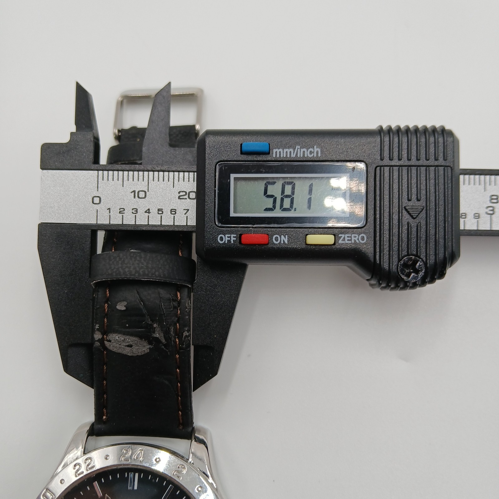 TRUCE Watch Mens Ombre Gray to Black Dial Silver Tone Seconds Hand Strap FLAWS