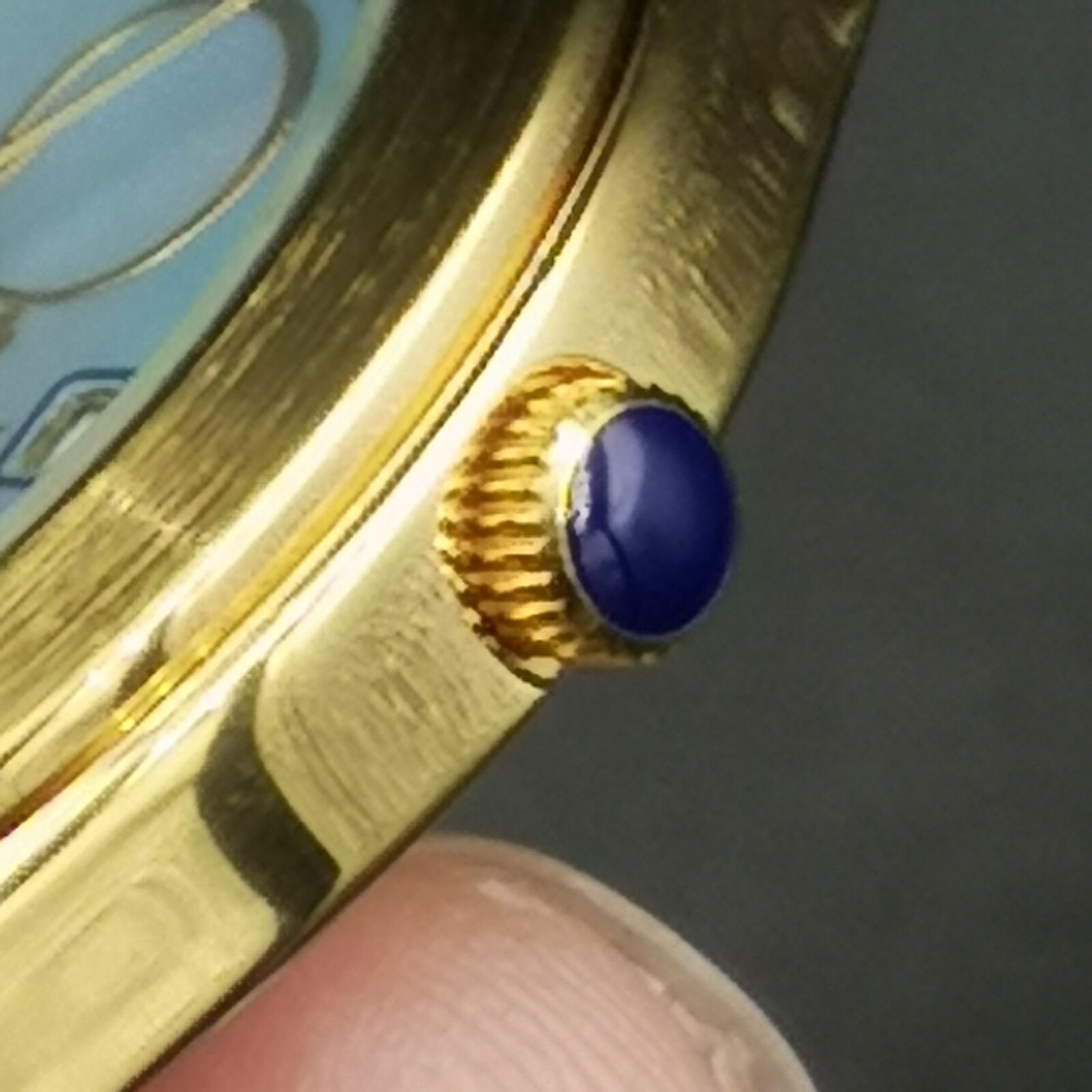 Nice Tokyo Disney Sea 5 years men’s Quartz watch. Come with original box.