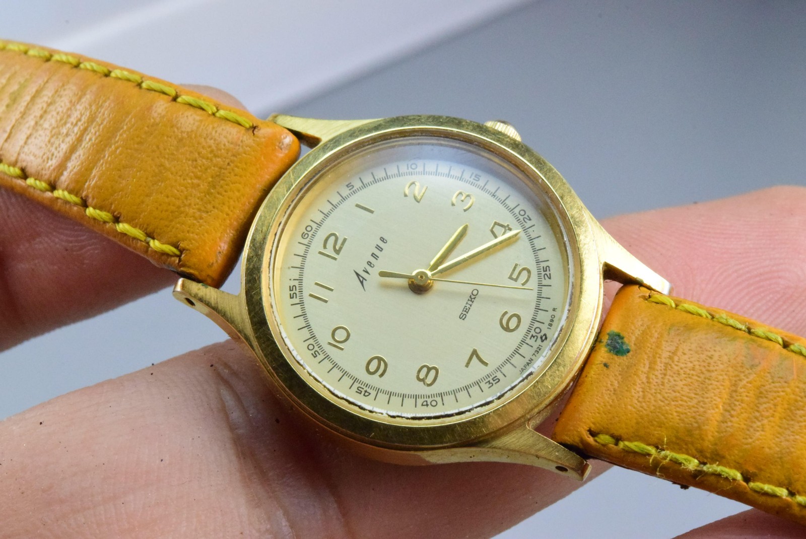 Vintage watch Seiko Avenue 7321-0430 Creamy Lady Quartz Round 27mm