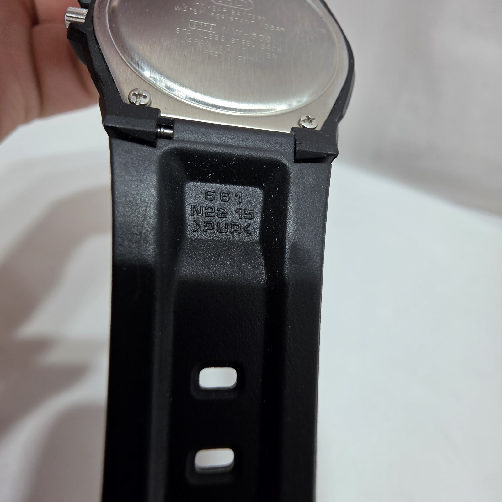 MENS CASIO 2719 – MW-600 W.R. 10 BAR RED DIAL QUARTZ WRIST WATCH