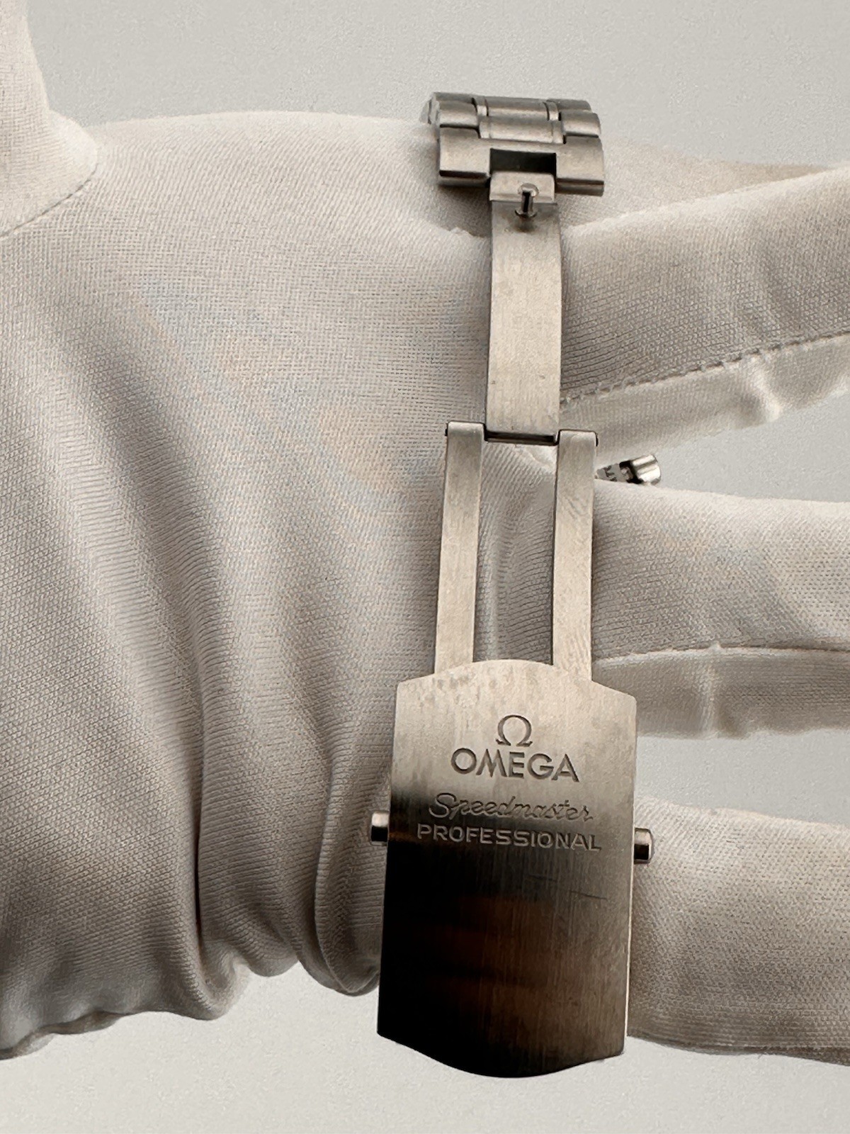 Omega Speedmaster Manual Wind Moonwatch 42MM Hesalite 311.30.42.30.01.005