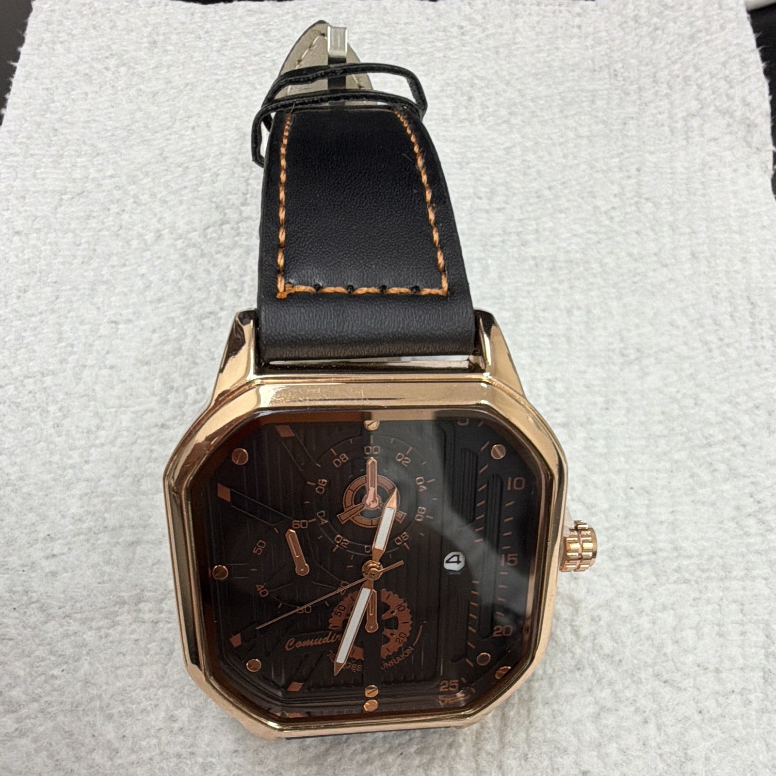 Quartz Square Analog Wristwatch Gold Tone Case Black Dial Date Black Leather