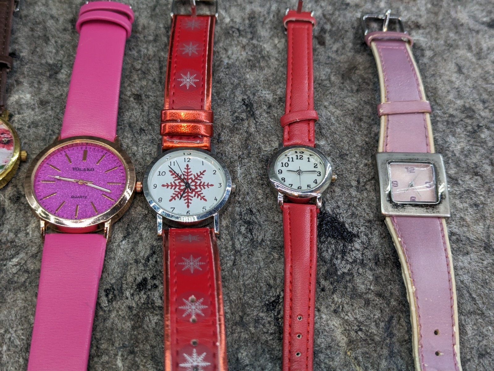 🔥Lot of 13 🔥Ladies Watches – Rubber, Leather Banded – Dead Batteries