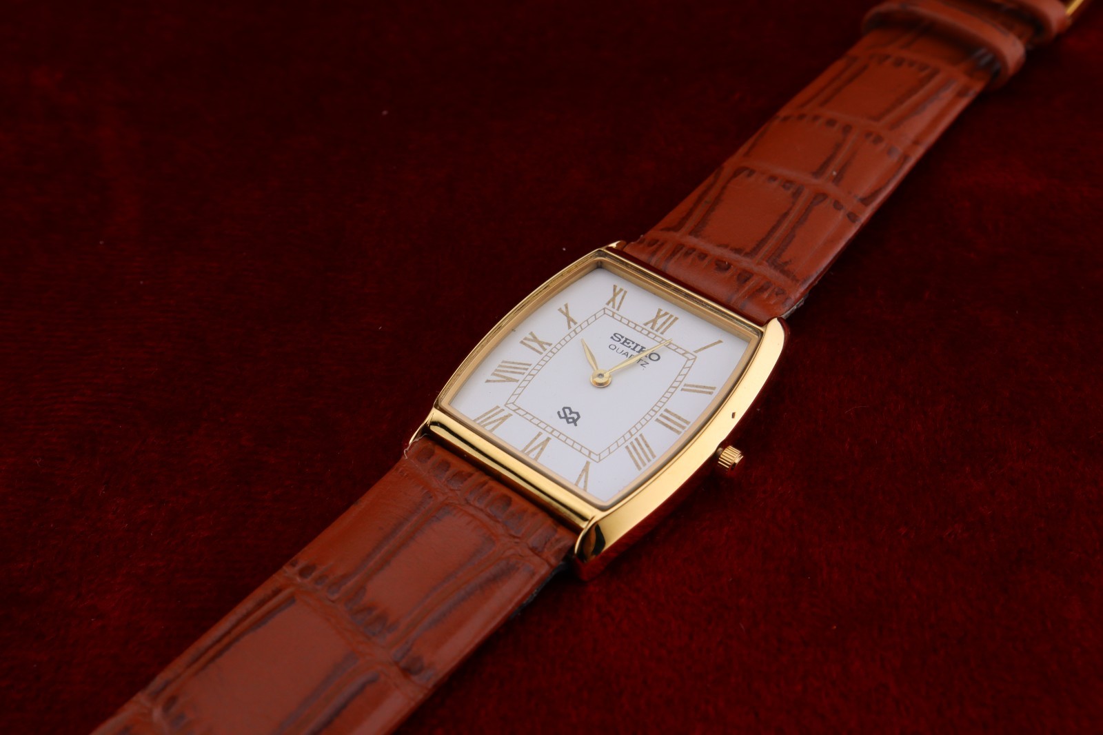 Vintage Men Seiko quartz Barrel-Tank White Dial Light Brown leather Dress Watch