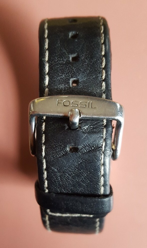 Fossil Wristwatch Date With One Piece Black Leather Vtg Strap Band Size 4-7