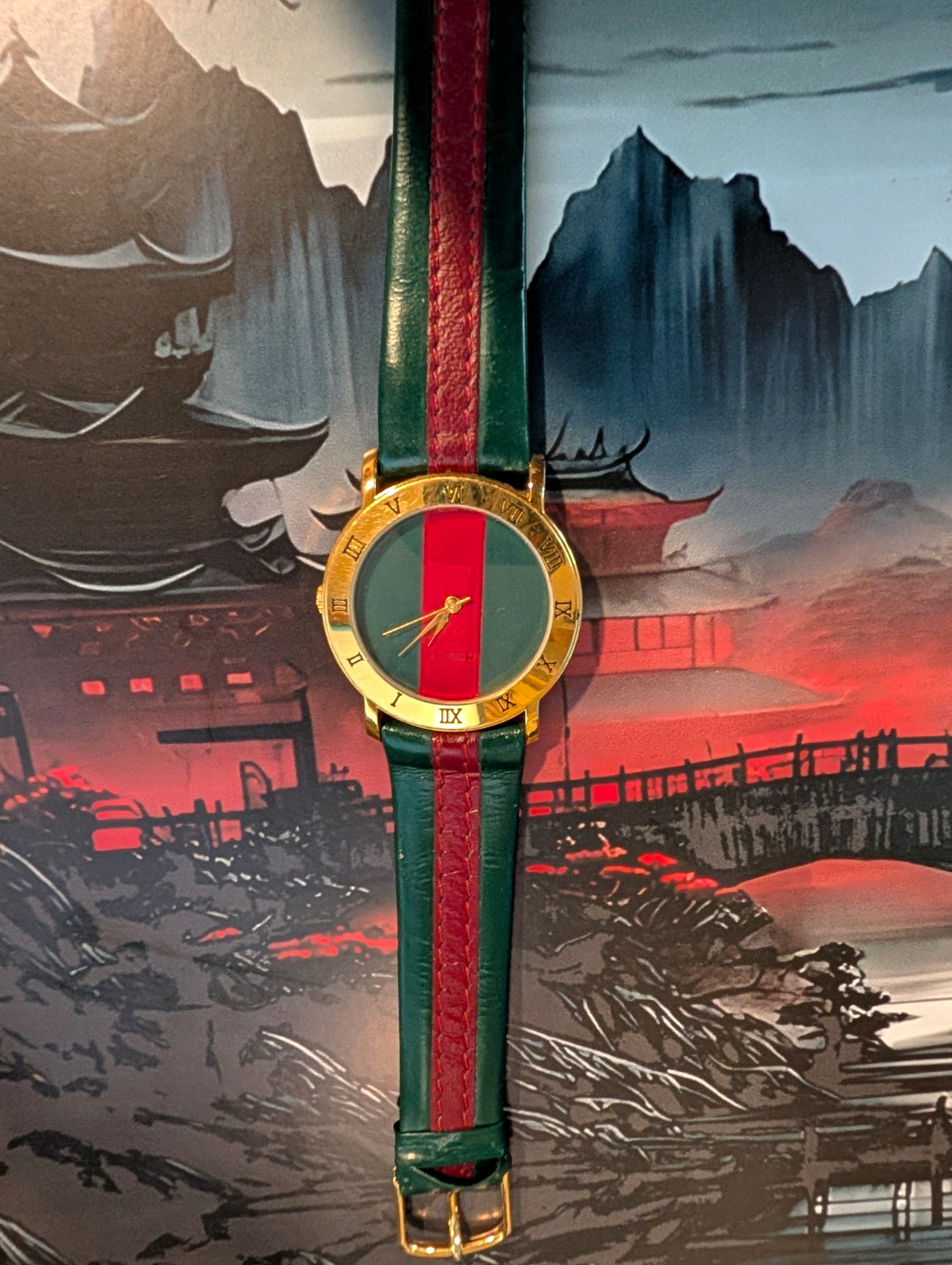 Gucci 3000L Women’s Quartz Analog Gold-Tone Logo Green/Red Dial Leather 26mm