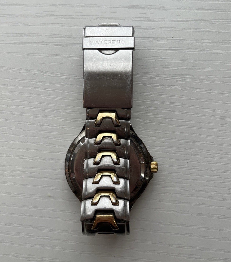 90s Vintage Guess Waterpro Sport Watch – Silver & Gold Two Tone, Working