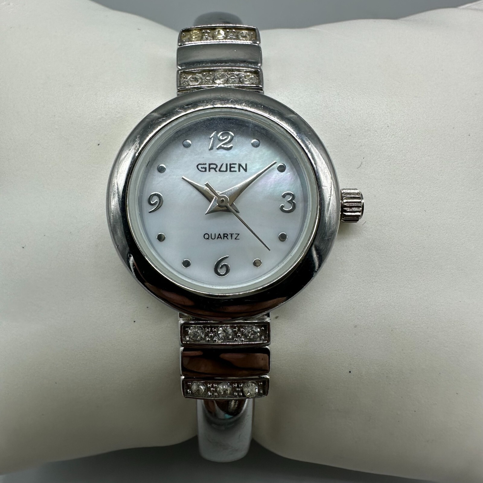 Gruen Watch Women Silver Tone White Mother of Pearl Dial New Battery 6.75 Inch