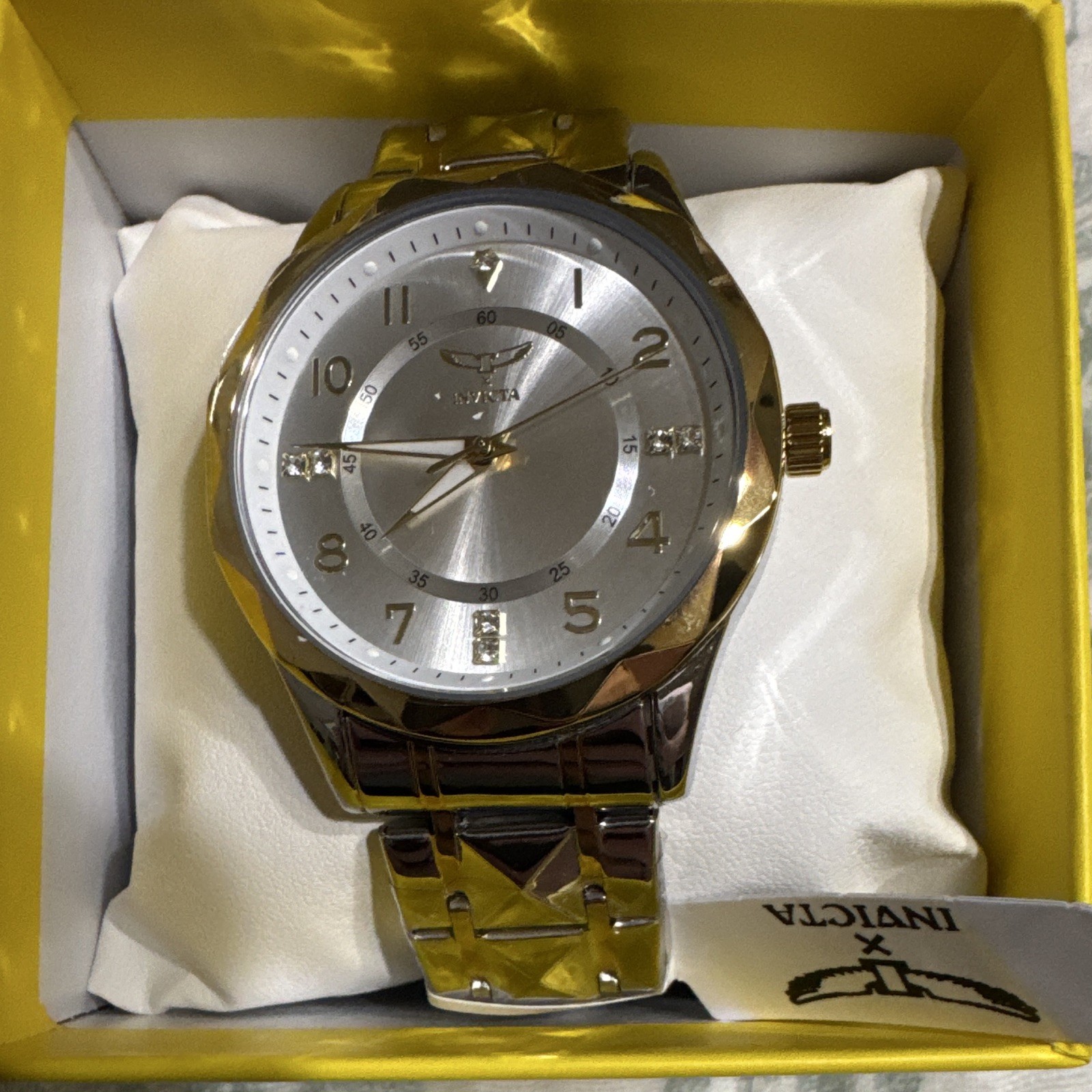 69023 – INVICTA Specialty Men 41mm Metal Gold + Steel White