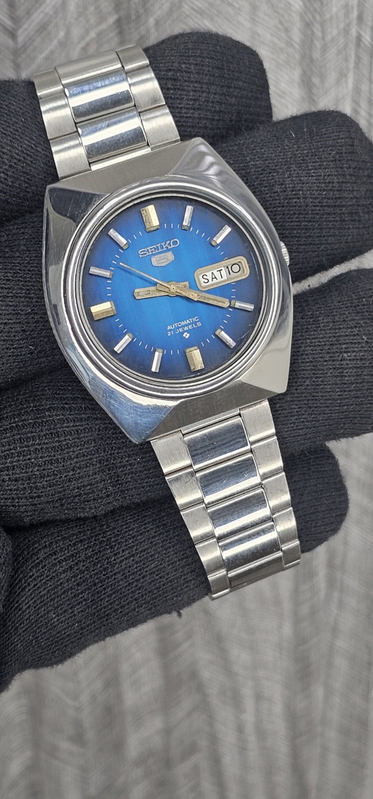 Vintage Seiko 5 Automatic Blue Dial Day/Date Wrist Watch Japan