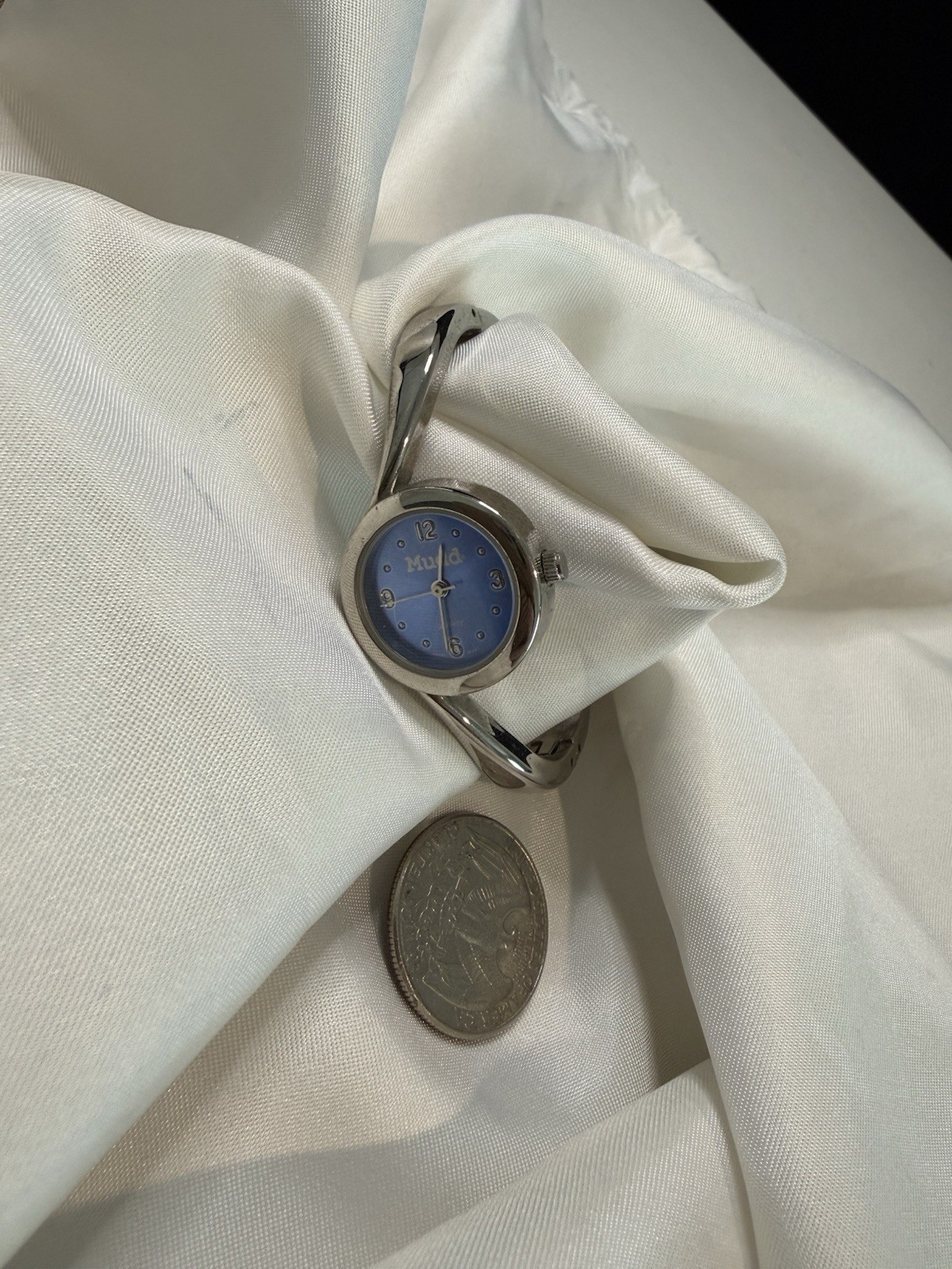 Mudd Girl’s Quartz Analog Bangle Watch Blue Dial Arabic Numerals Silver WORKING