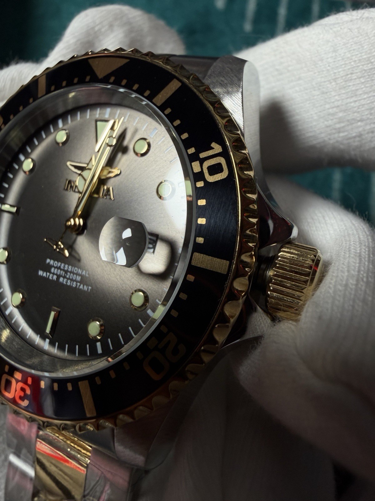 Invicta Pro Diver Men’s Swiss 2-Tone SS Bracelet Gray Black Dial Date! classic