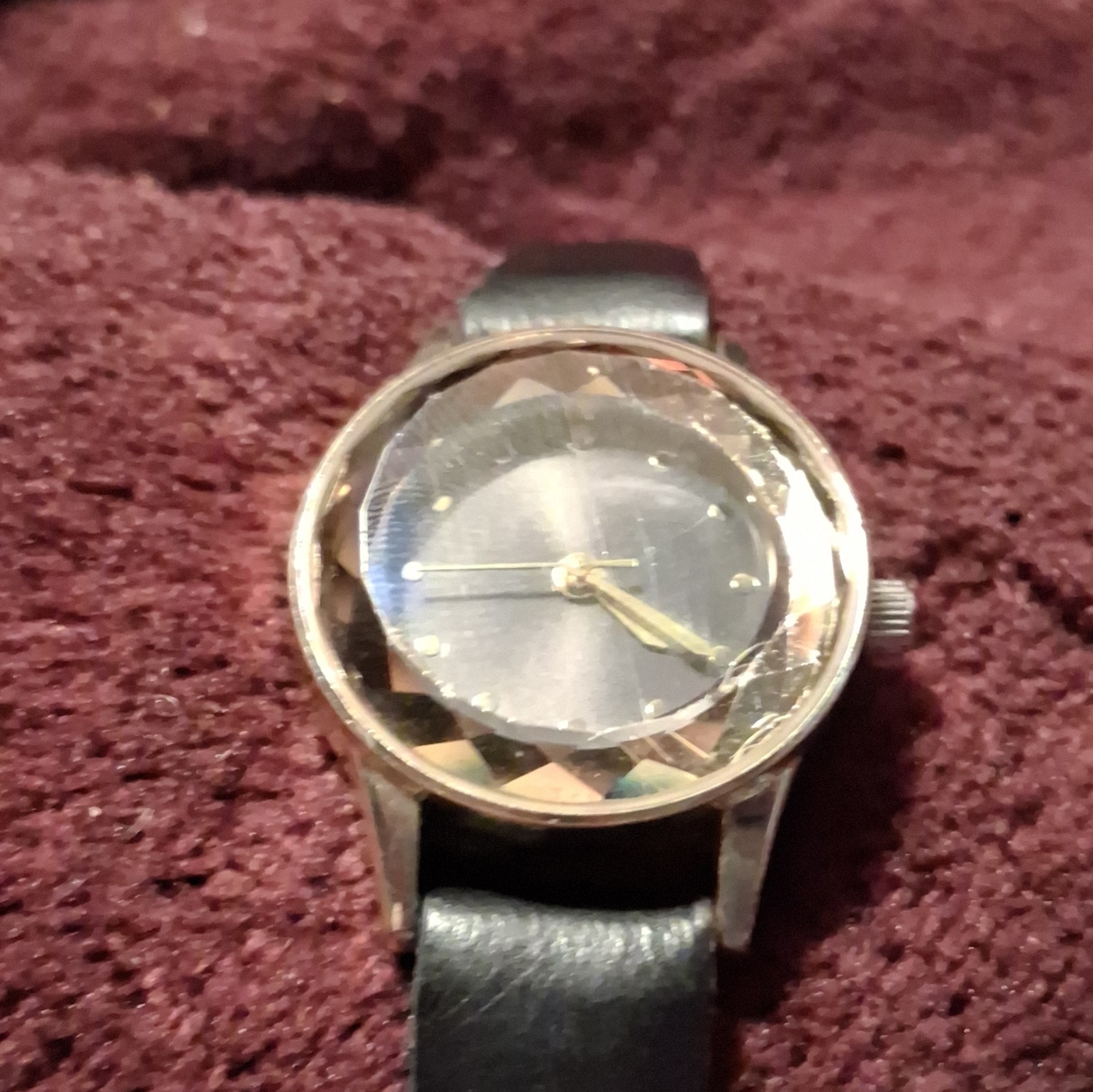 Women’s Analog Dress Wristwatch Black Dial Gold Tone Case Black Leather Band
