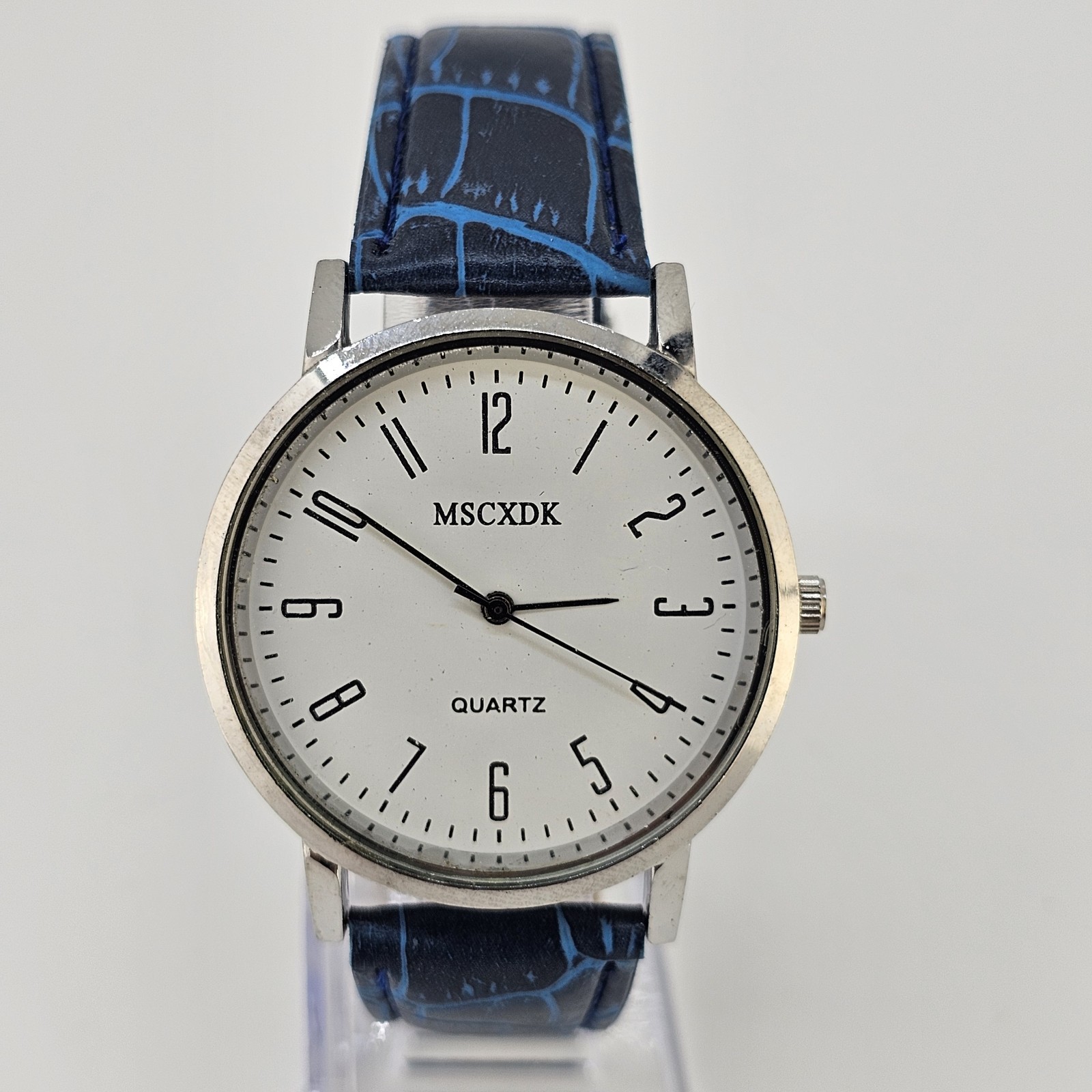 Men’s Analog Easy Read Watch 40MM White Dial Blue Faux Leather Bands New Battery