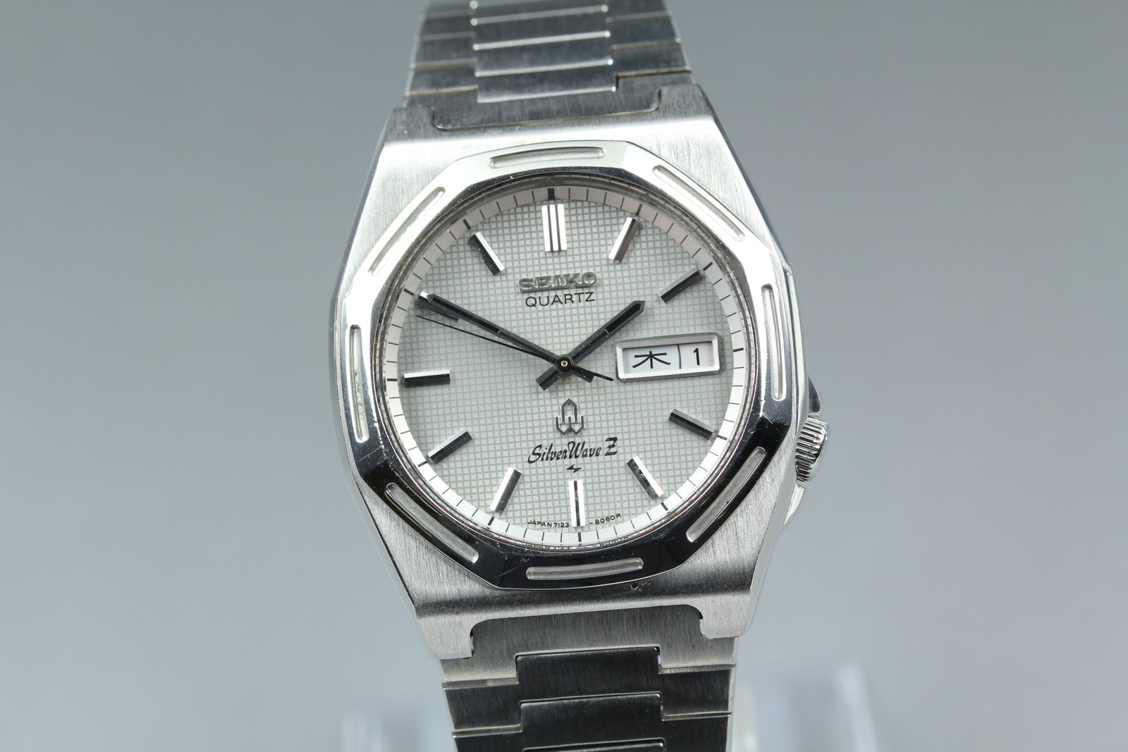 Vintage 1988 Near MINT Seiko Silver Wave Z 7123-8060 Gray Kanji Octagon Qz Men’s