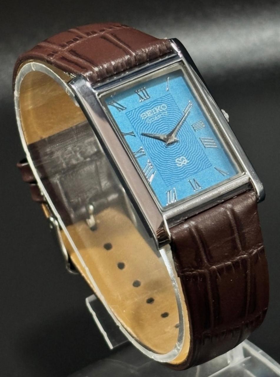 Vintage Seiko Slim Quartz Men’s Wristwatch With Free DDP Shipping