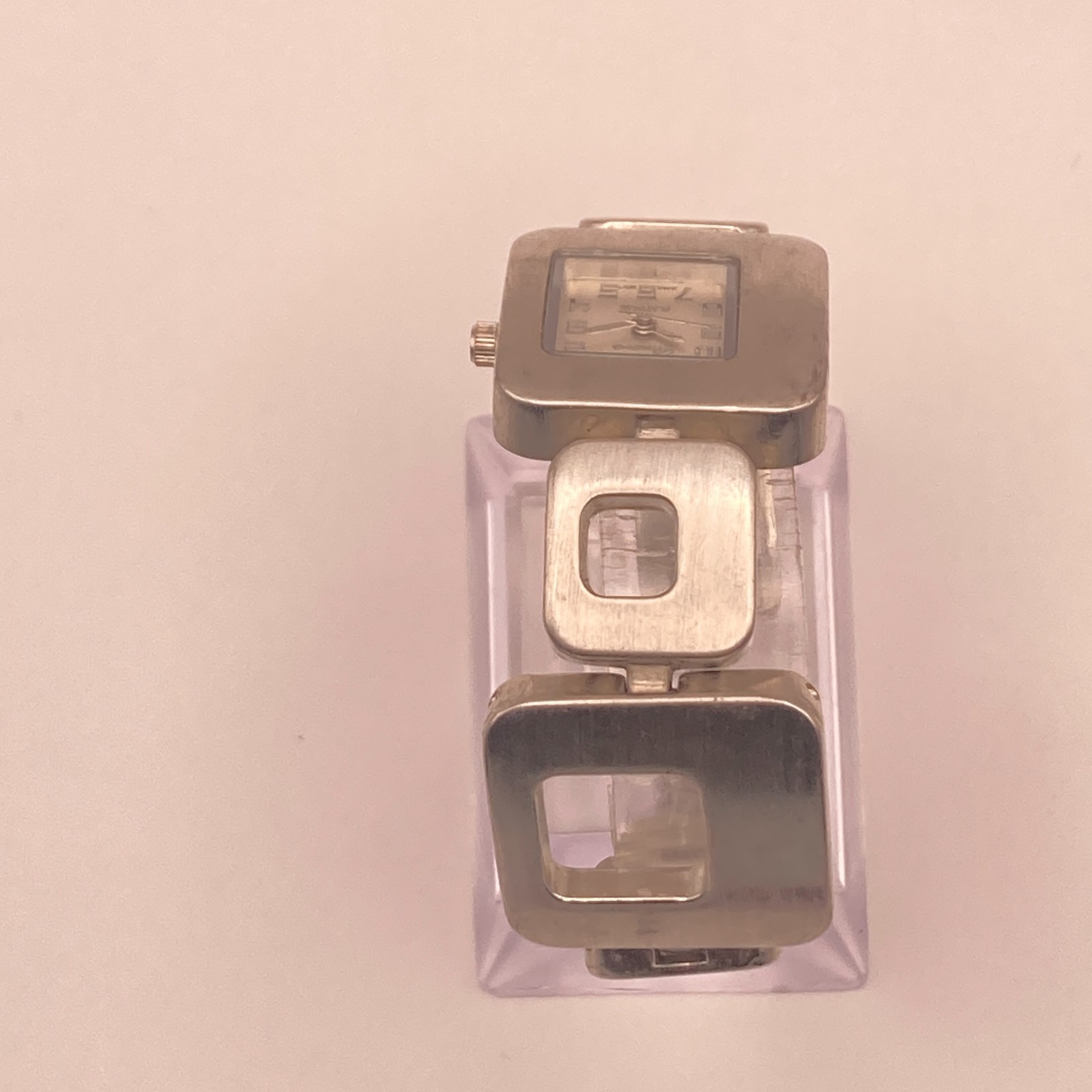 Geneva Womens Watch Silver Tone 25mm Square Links Brushed Toggle New Battery
