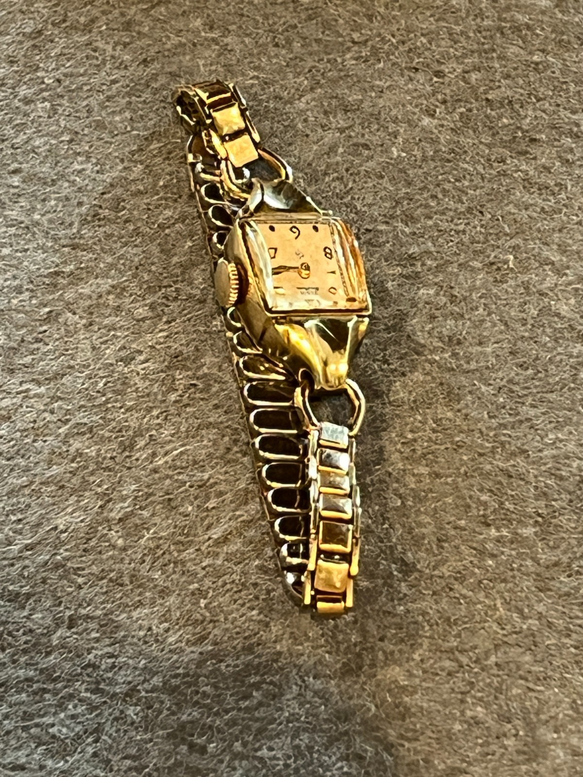 Vintage Late 1940s/1950s Elgin DeLuxe Ladies Tank Watch – 10K Gold Filled Casing