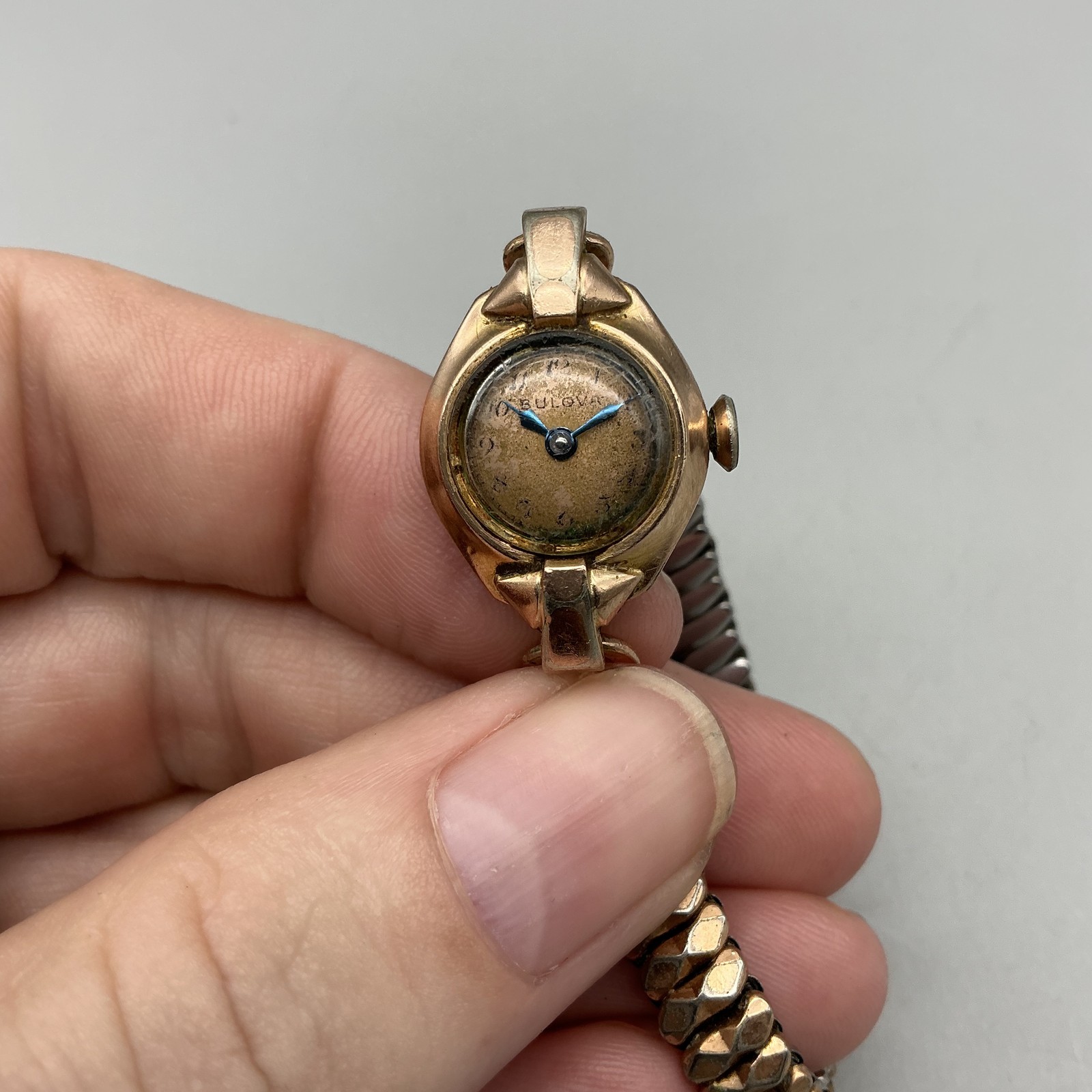 Vintage Bulova Womens Watch 16mm Gold Tone Manual Wind Stretch Bracelet
