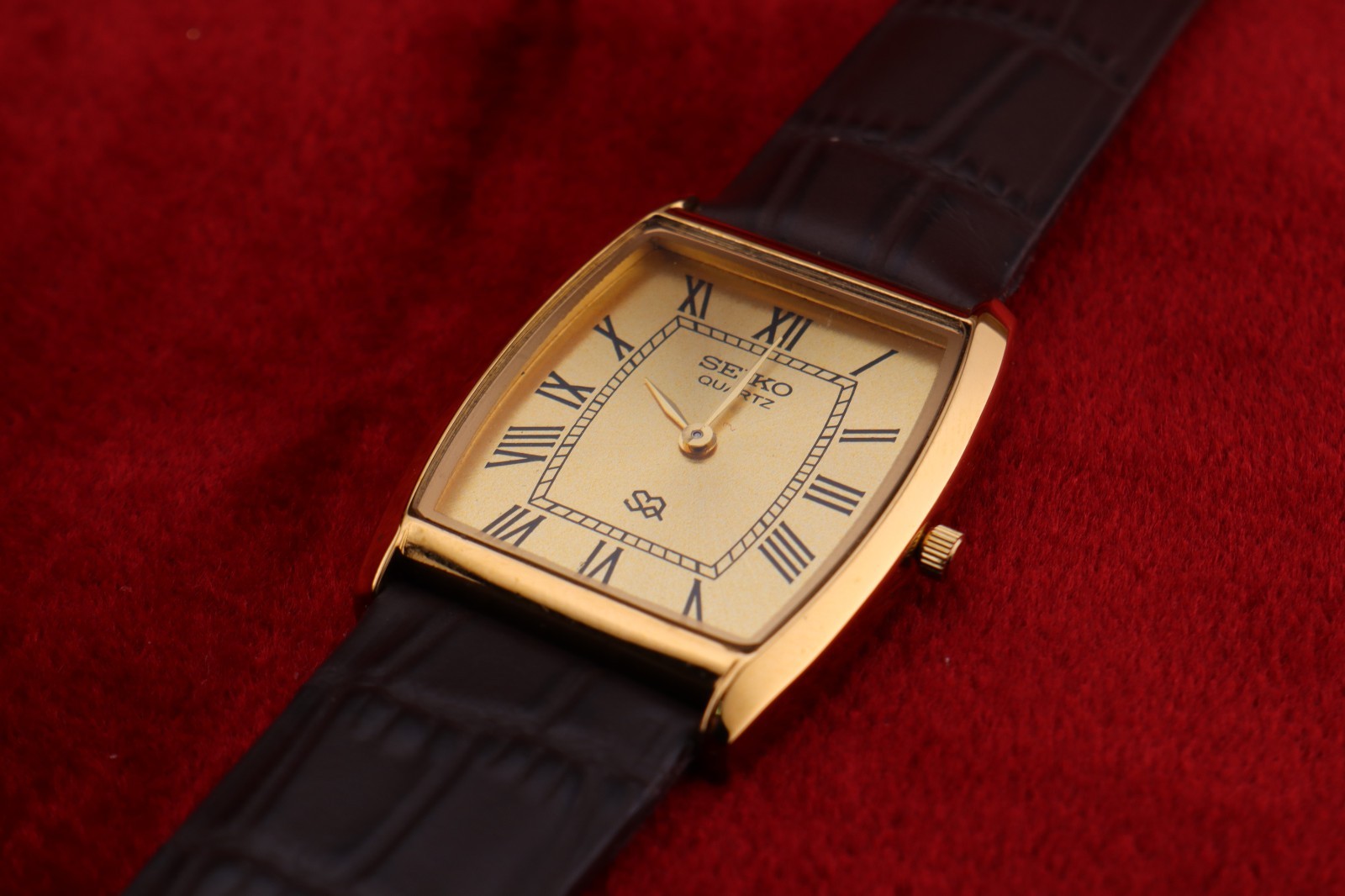 Vintage Men Seiko quartz Barrel-Tank Golden Dial ,Dark Brown leather Dress Watch