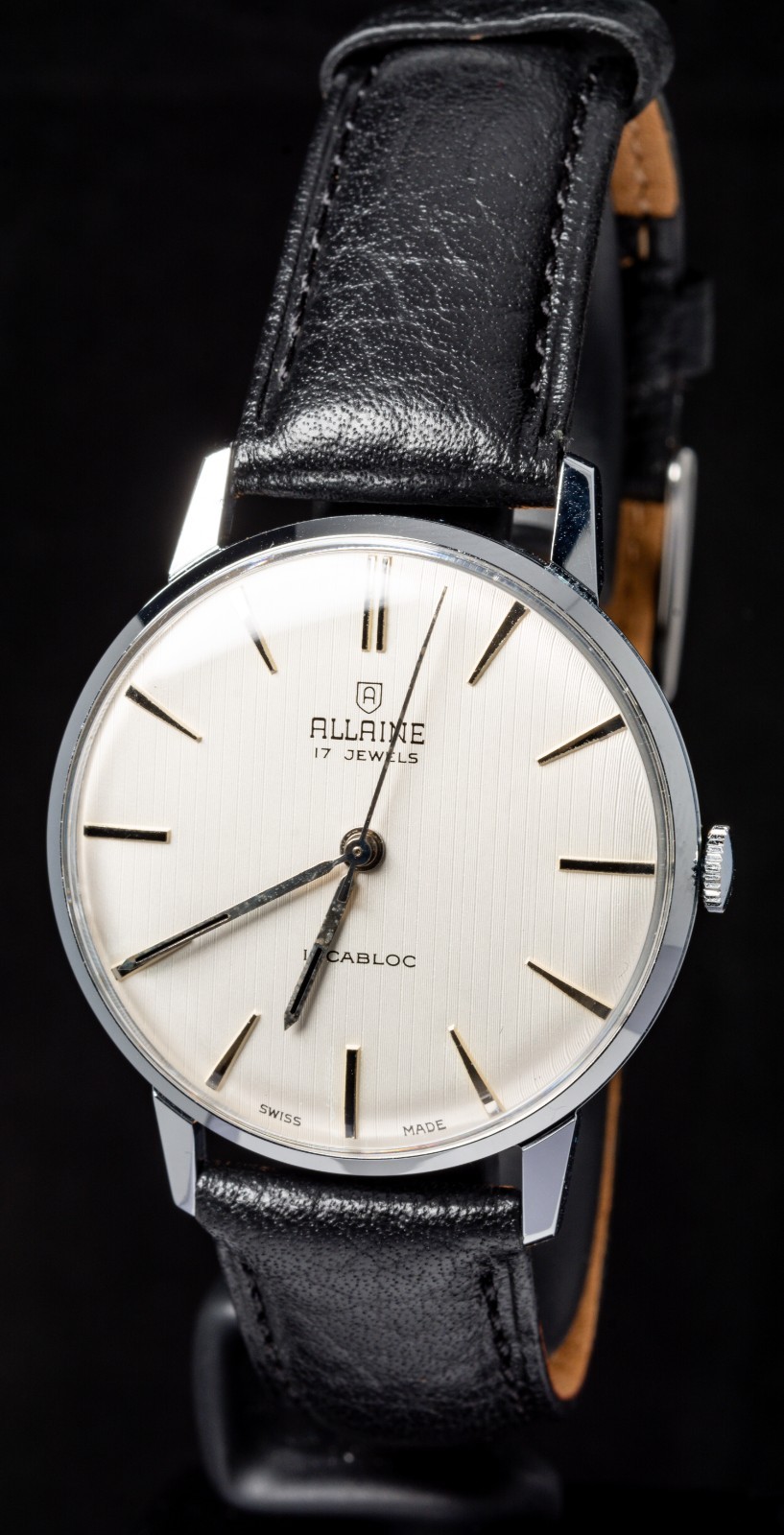 Allaine Vertical Linen Dial Men’s Hand-Wind Vintage Swiss Watch — Working