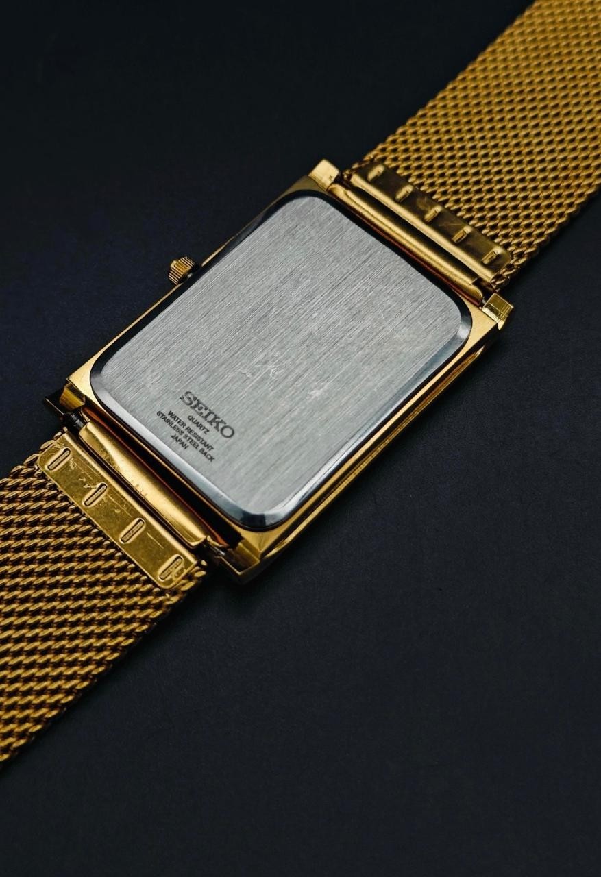 Vintage Seiko Slim Quartz Men’s Wrist Watch With Free DDP Shipping