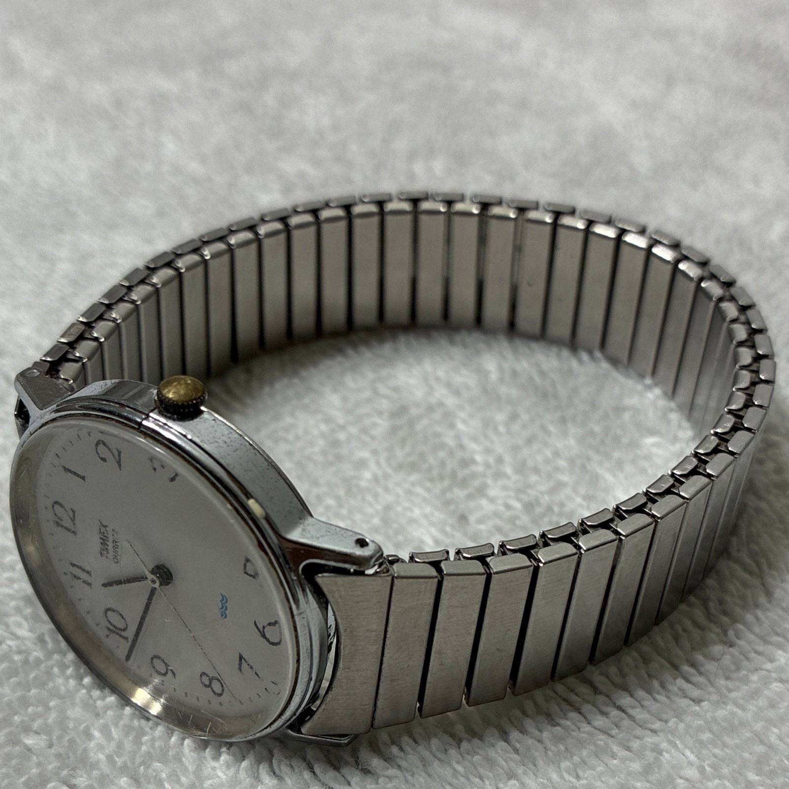 Timex LA CELL Quartz 33mm White Dial Arabic Numerals Silver Bracelet Watch