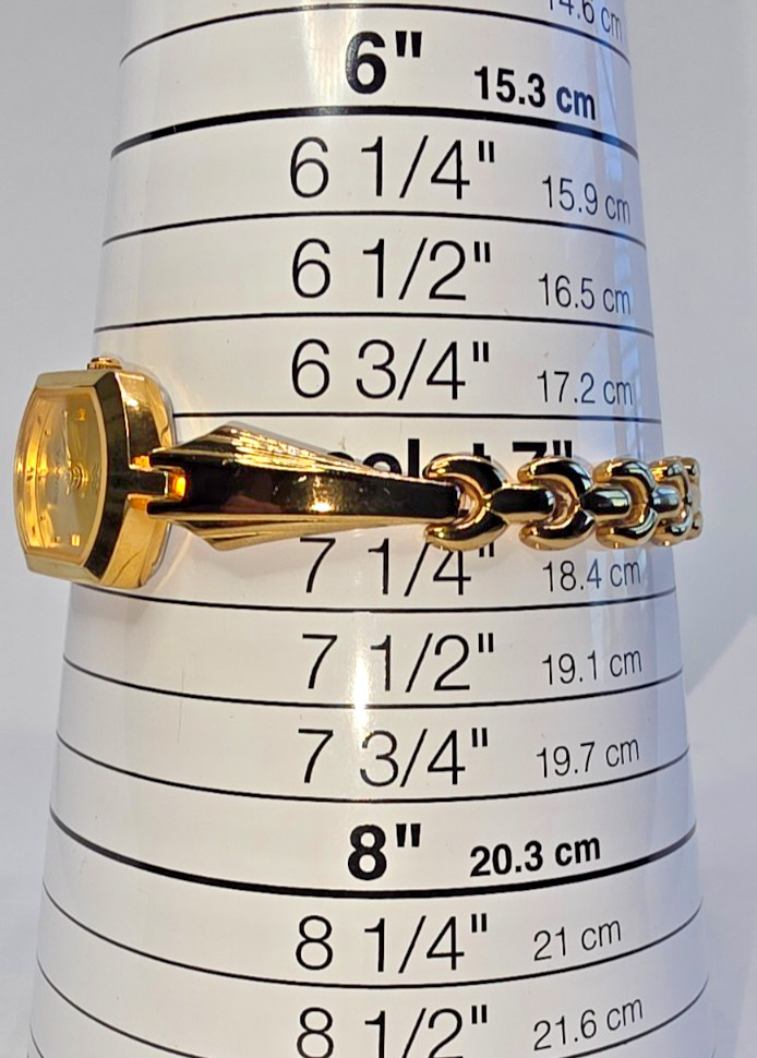India Sonata Watch Gold Tone 8042YAA New Battery and Working