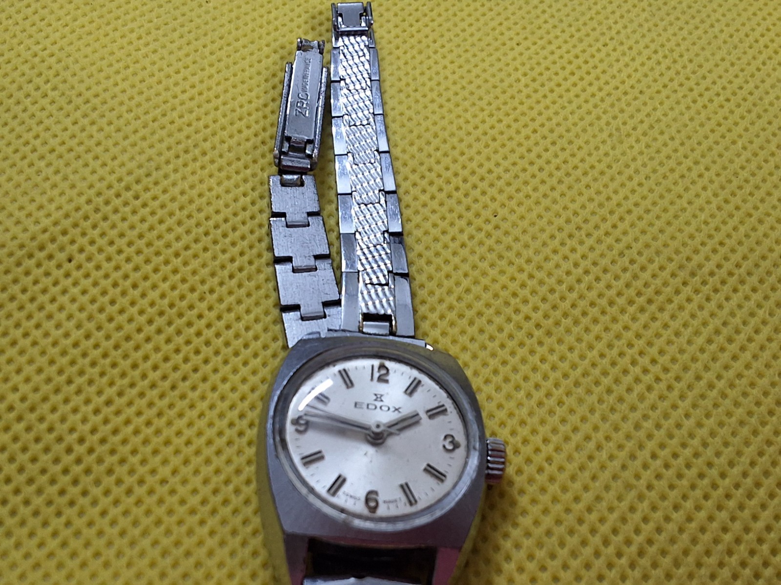 Vintage Ladies Edox 17 Jewels Manual Wind Swiss Made Wrist Watch Serial # 200234