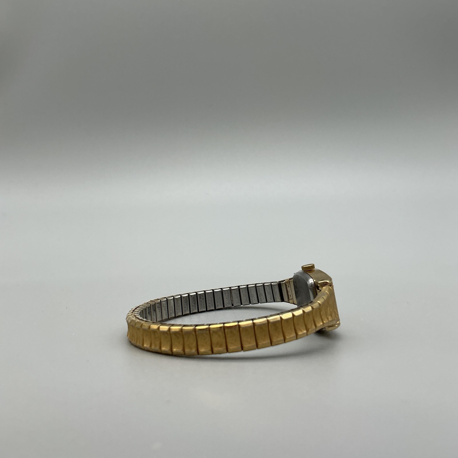 Pulsar V401-5000 Womens Watch 16mm Gold Tone Stretch Band New Battery