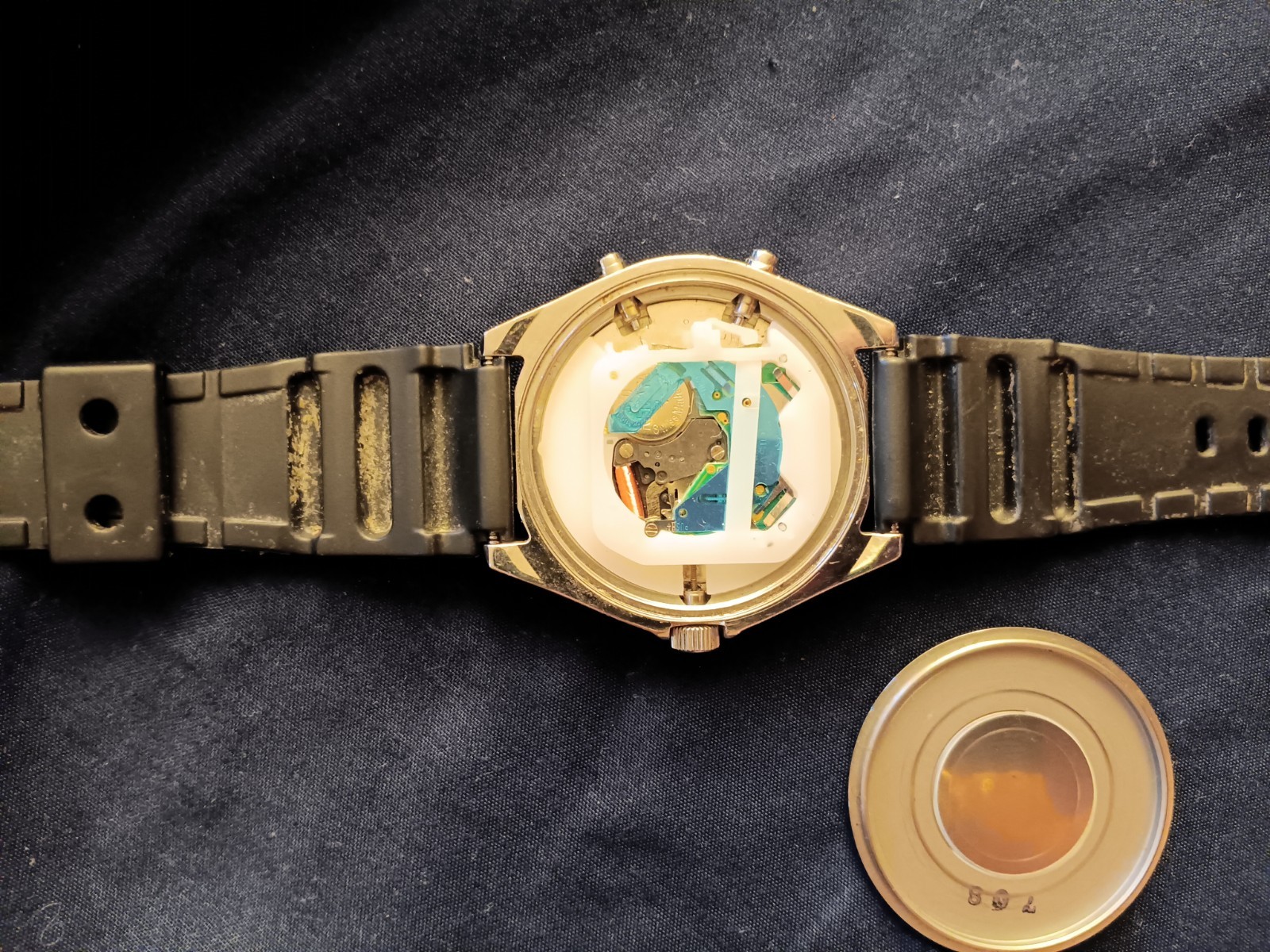 J82 Casio Alarm Chrono Rotating Bezel Running Parts Not Working AMW320R 2701
