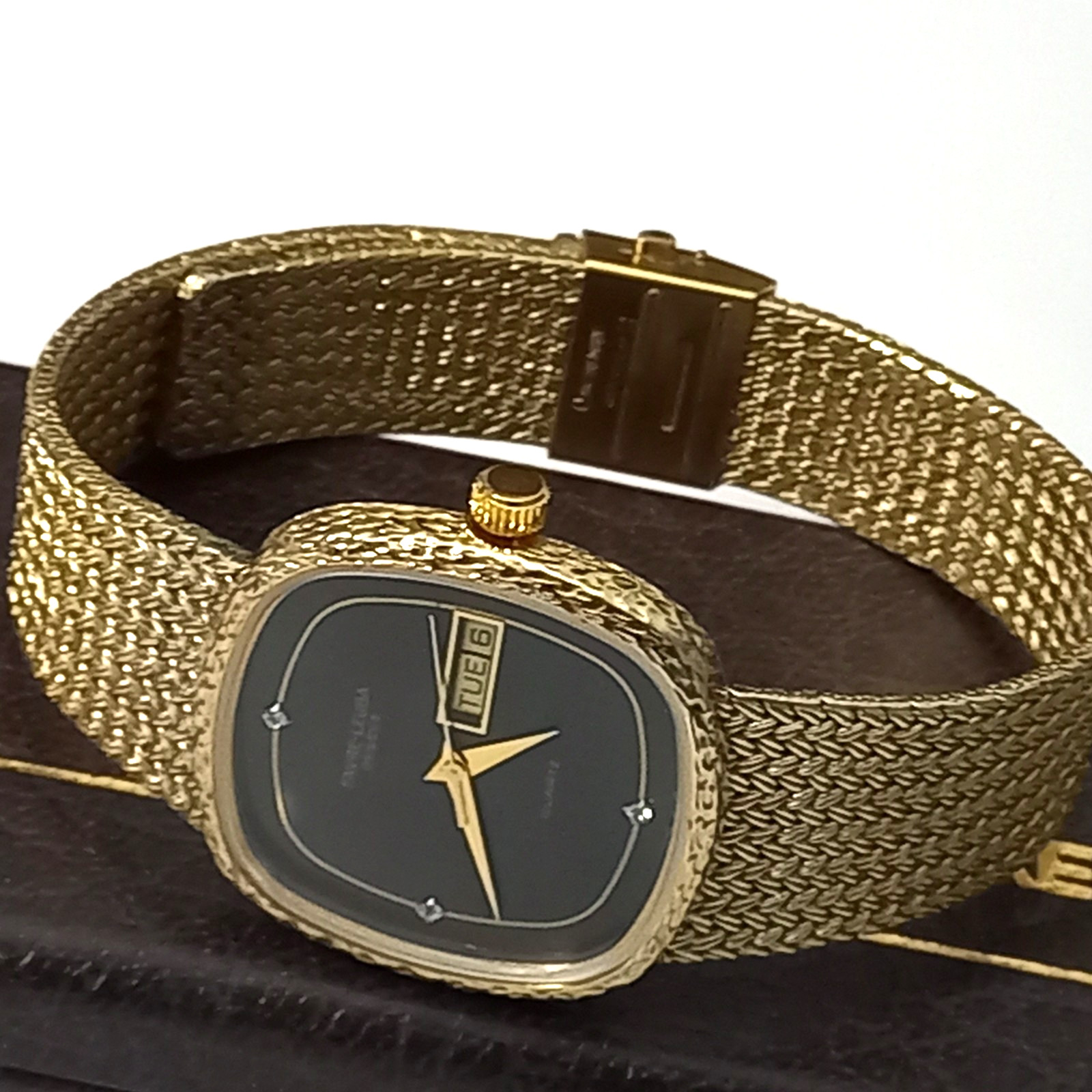 Elegant 1980’s Favre Leuba Quartz Gents Luxury Watch + Integrated Bracelet Dress