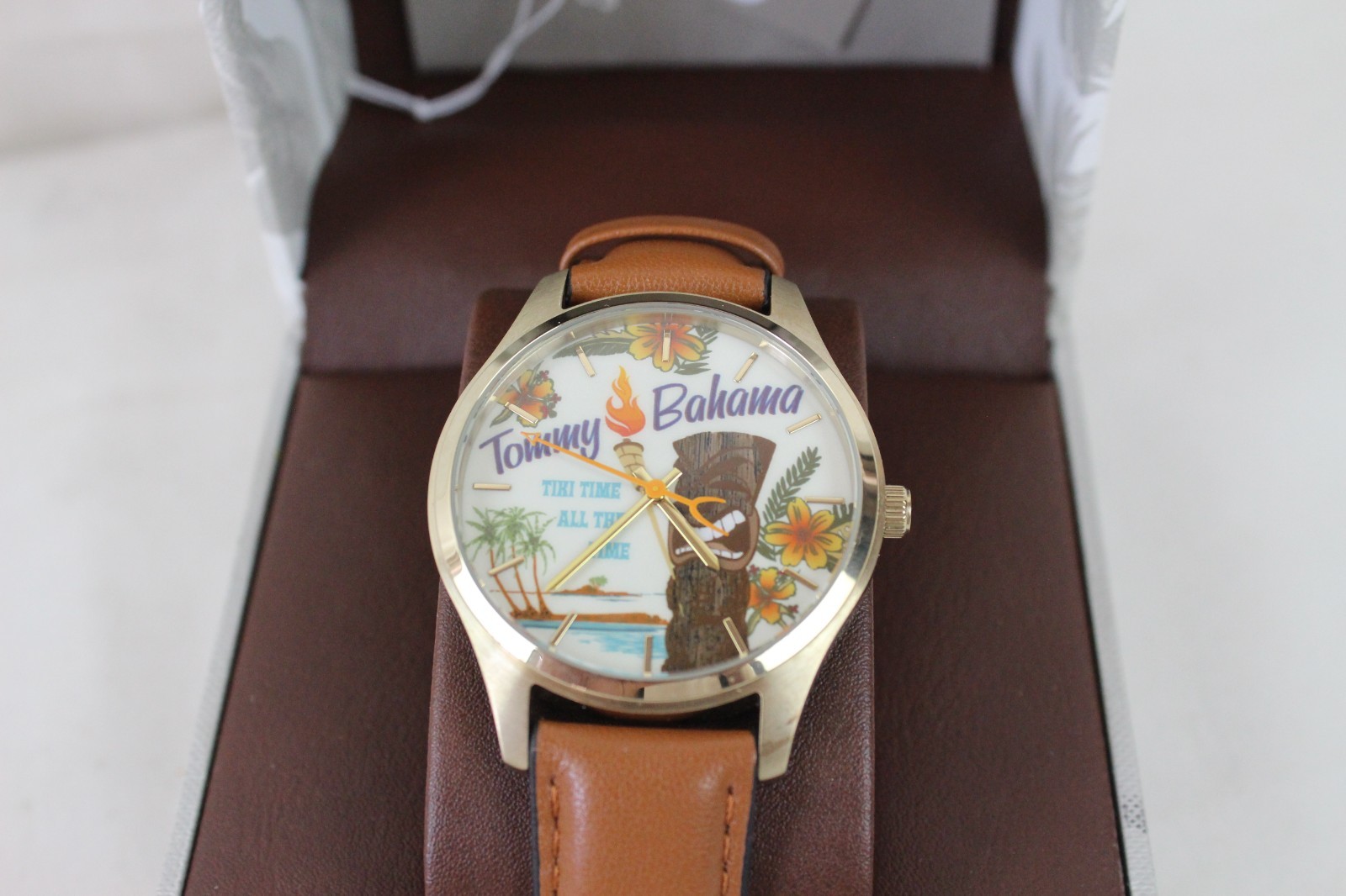 New Tommy Bahama Relax 279469tan B02-19 Tiki Watch w/ Original Box Leather Band