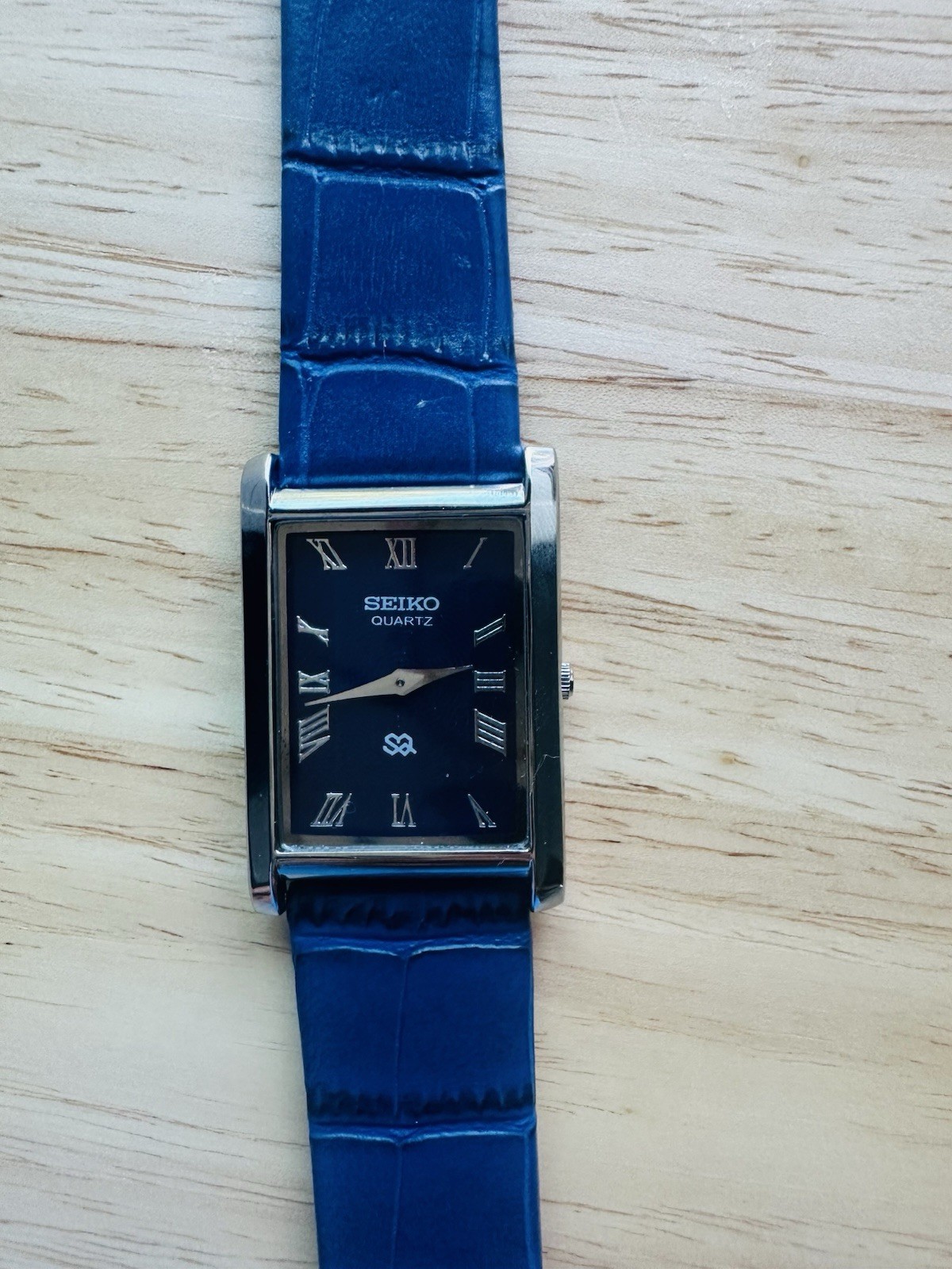 RARE BLUE SILVER Vintage Seiko Slim Quartz Men’s Wrist Watch