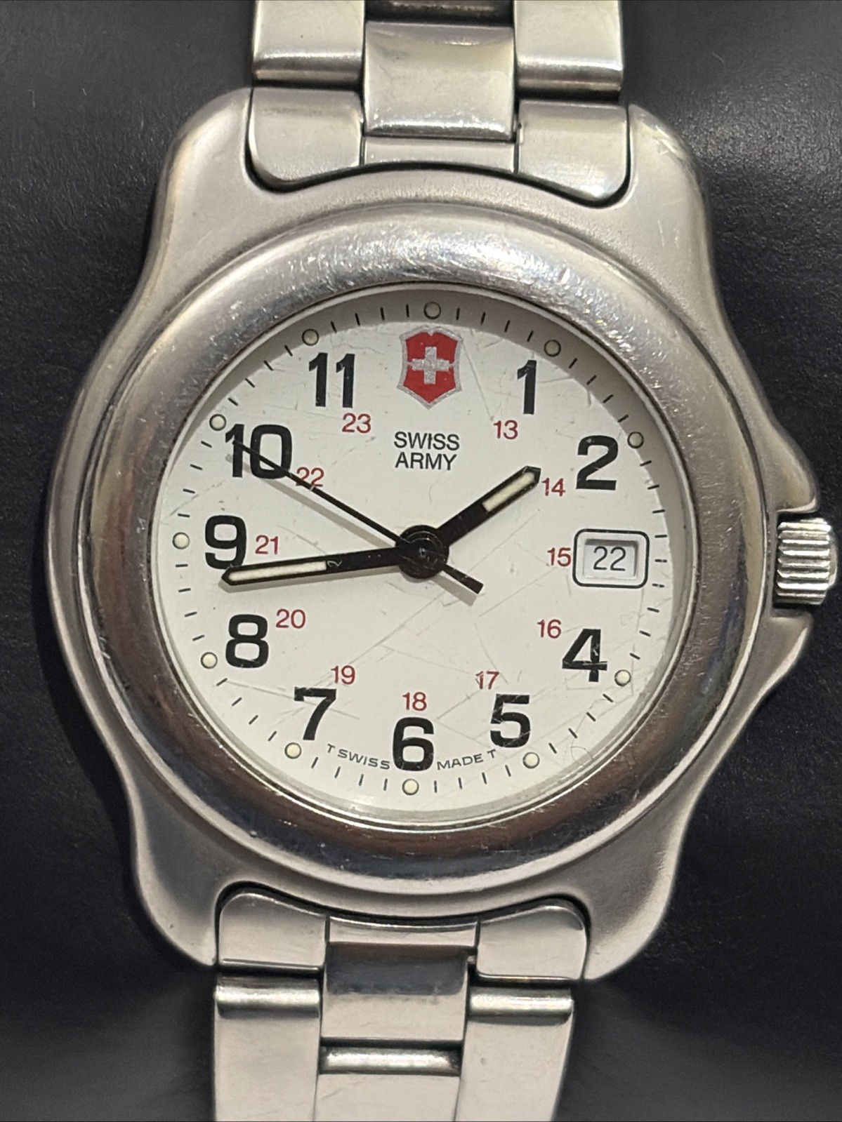 Victorinox SWISS ARMY Ladies Watch 100 MTR Water Resident W/ New Battery!
