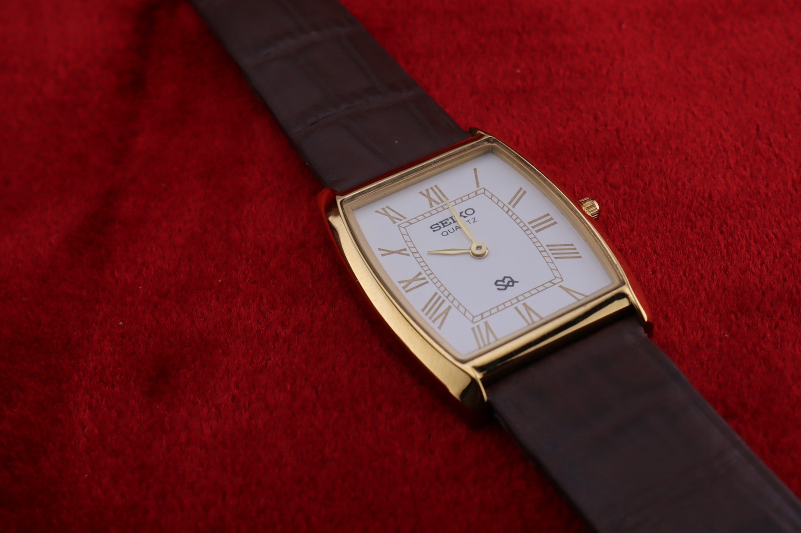 Vintage Men Seiko quartz Barrel-Tank White Dial, Dark Brown leather Dress Watch