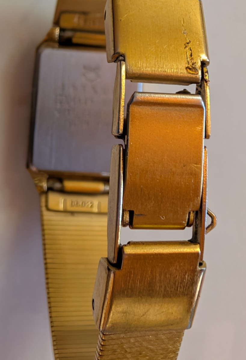 Seiko Quartz Women’s Gold Analog Square Wristwatch Stick Indexes