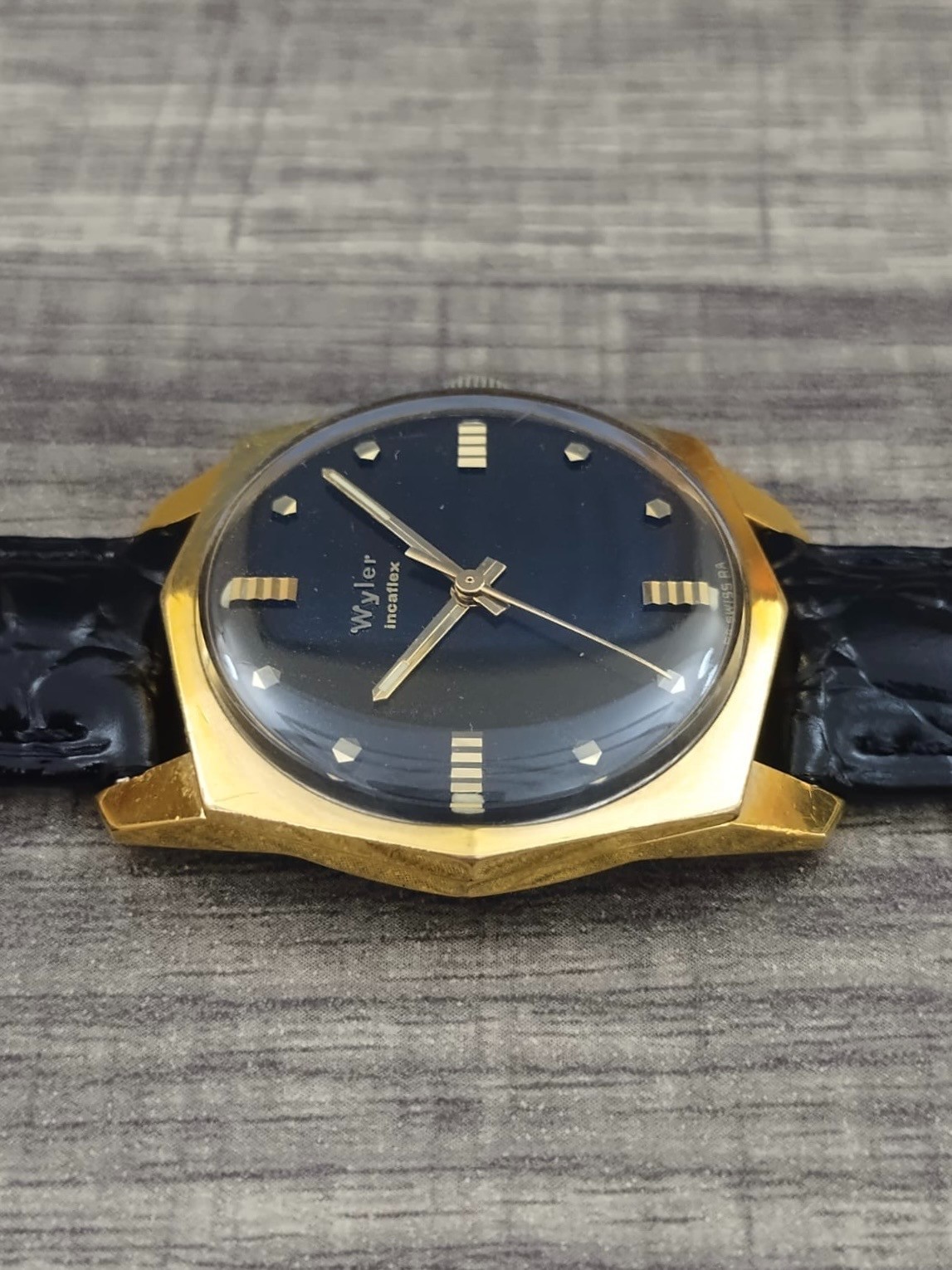 WYLER Incaflex -rare OCTAGON faceted Case- RARE Black GLOSS Dial – ETA 2354