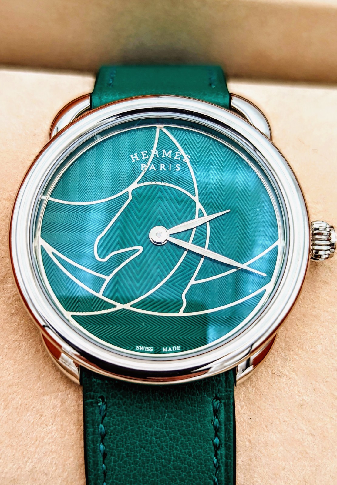 Hermès Arceau Casaque Guilloché Dial Quartz Watch NIB Box + Papers GREEN