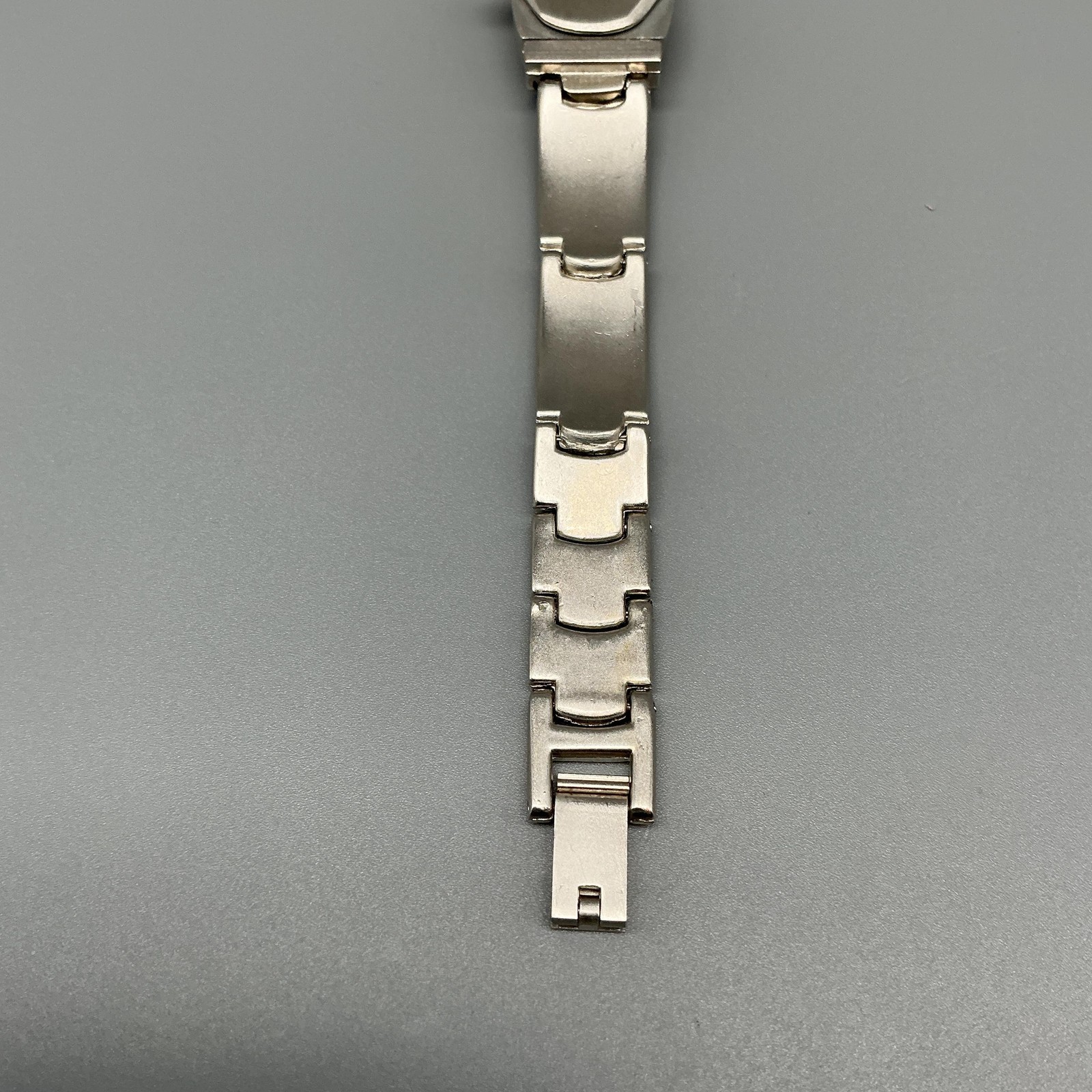 Silver Tone Womens Watch 18mm Cream Dial Hidden Bangle New Battery 7.75″
