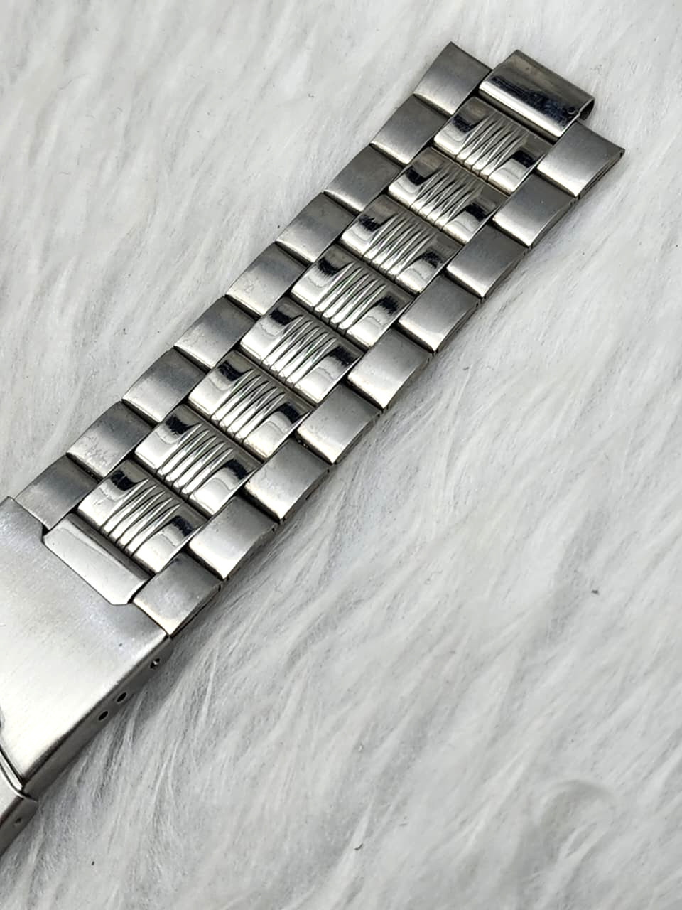 Stainless Steel Watch Strap Expandable Bracelet with Secure Fold-Over Clasp