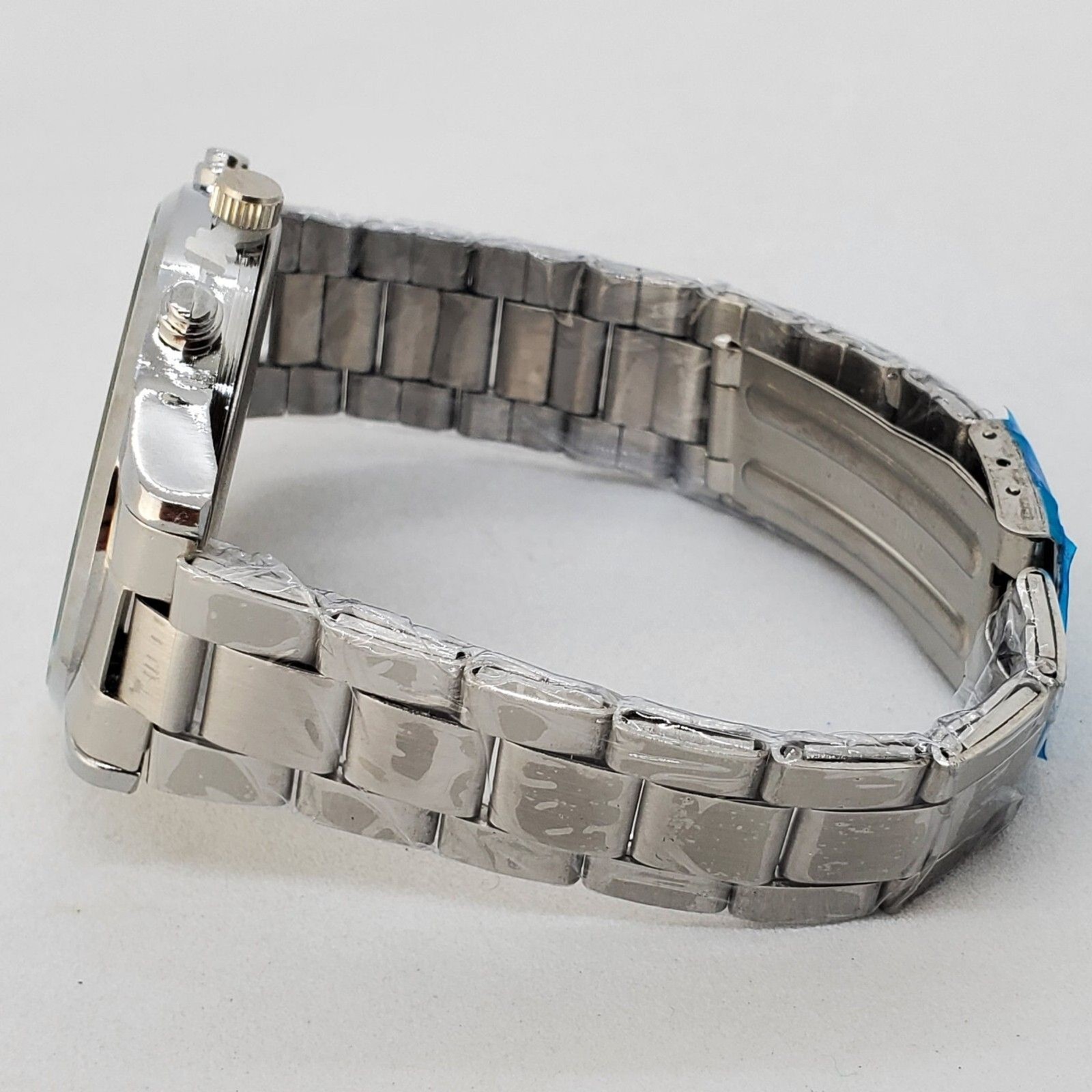 Men’s Watch 42MM Gray Case Black Dial Date Indicator Gray Bracelet Band 7″ Wrist