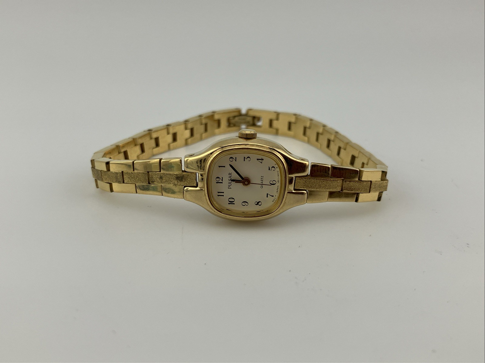 Vtg Pulsar Ladies 16mm Dainty Watch Gold Tone White Dial 6.25″ V811-5300 -RUNS