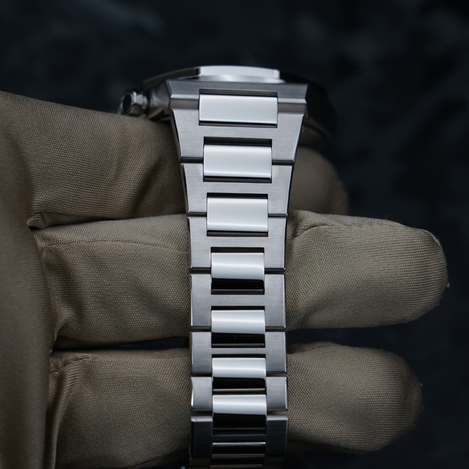 Girard-Perregaux Laureato Panda Chronograph 42mm – 81020-11-131-11A – Full Set