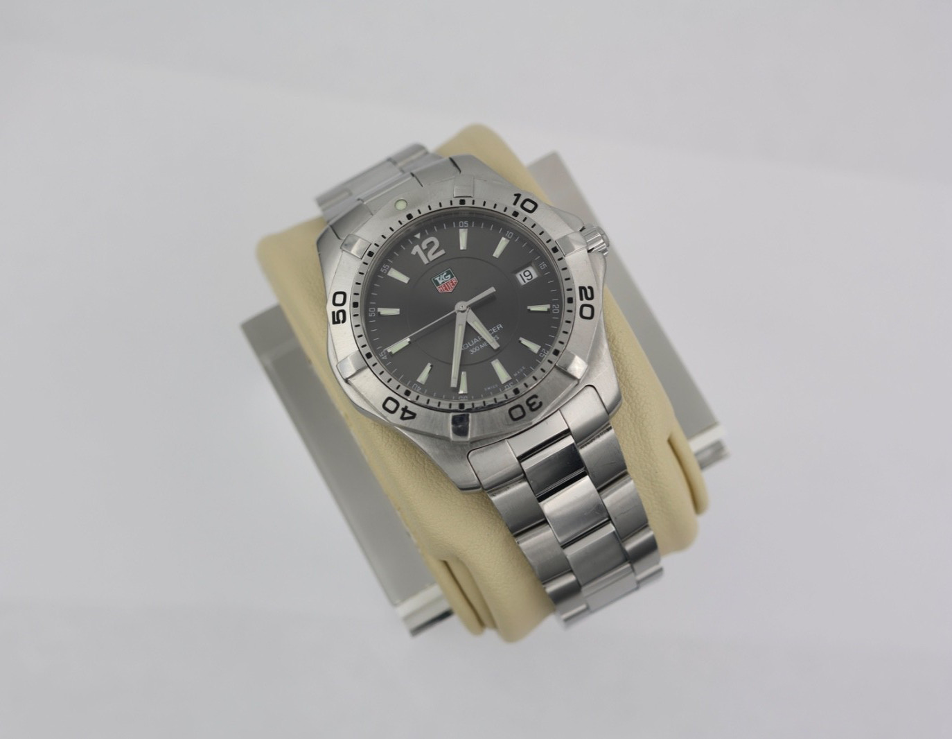 TAG Heuer WAF111E.BA0801 Mens Aquaracer Series Quartz Watch Gray & Silver 300M