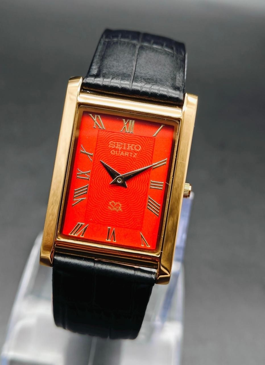 Vintage Seiko Slim Quartz Men’s Wrist Watch With Free DDP Shipping