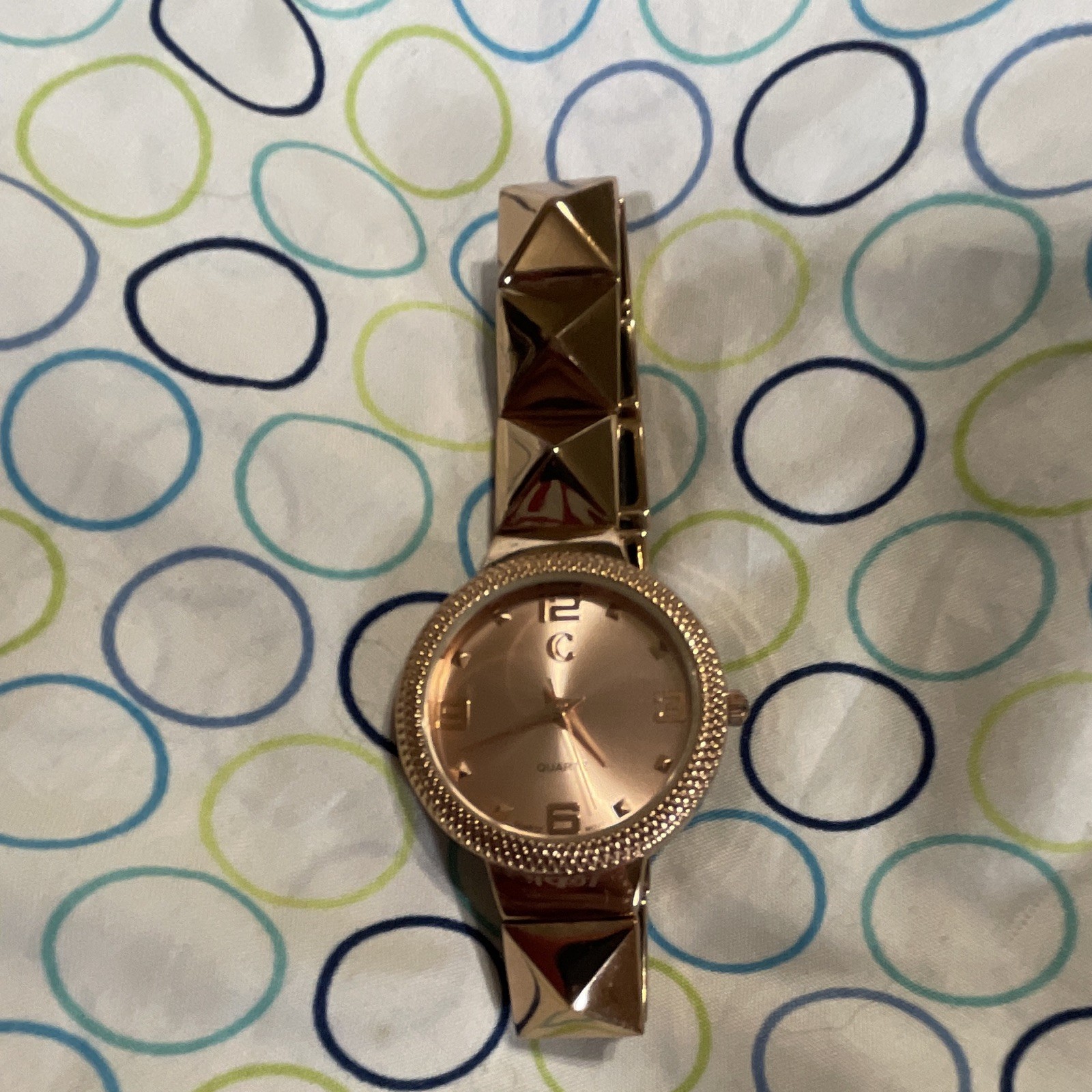 Women’s Quartz Analog Wristwatch Gold Tone Bracelet Arabic Numerals SS Case