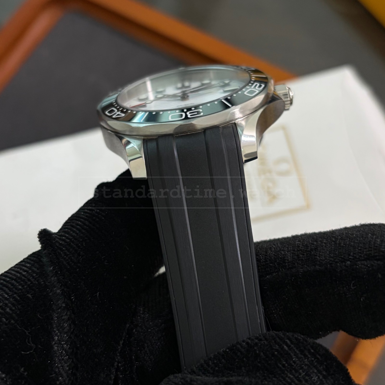 Omega Seamaster Diver 300 M Full Set +Rubber 210.30.42.20.04.001 210.30.42.20.04