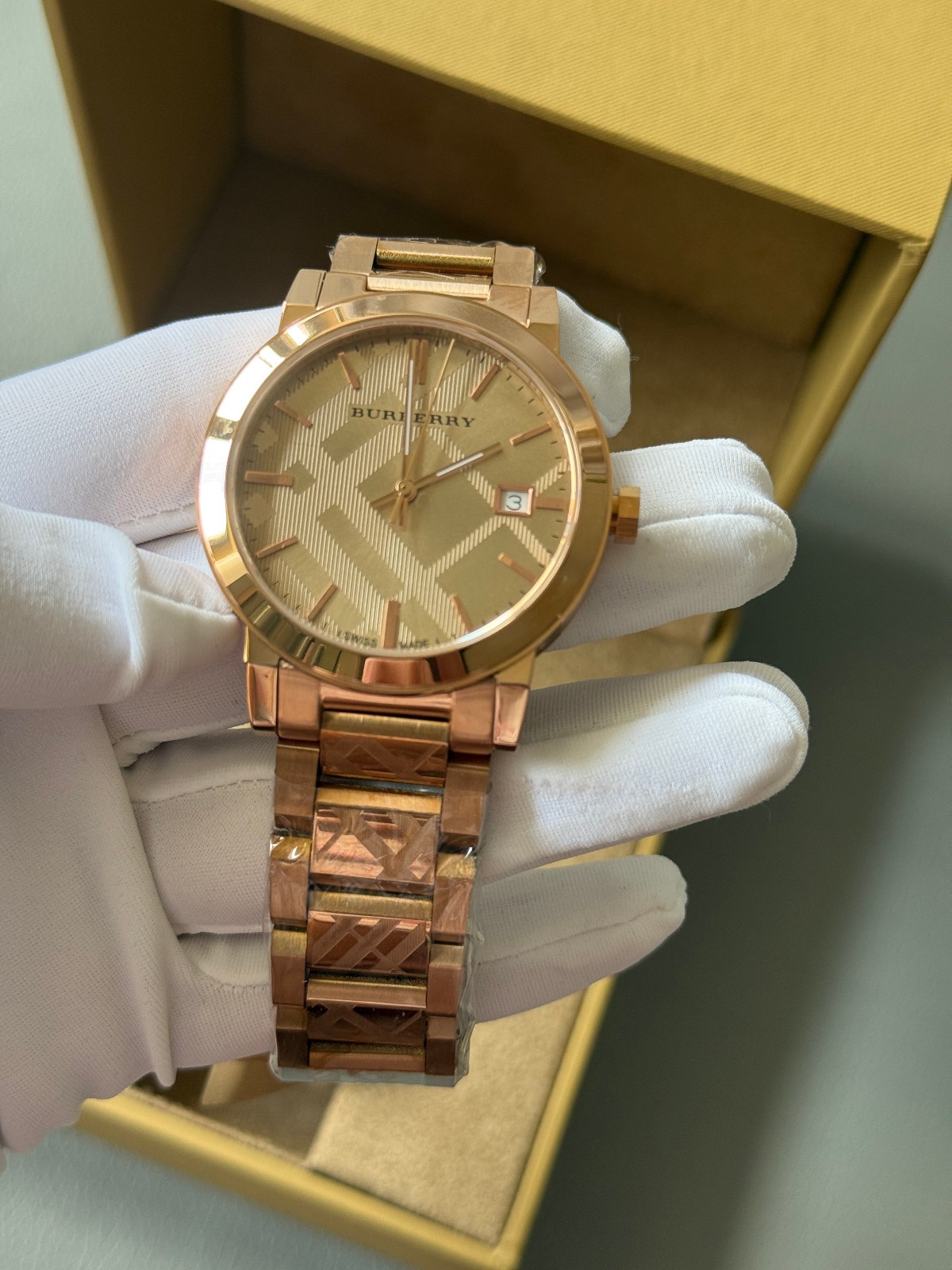 Burberry Unisex Watch The City 38mm Engraved Check Watch BU9039