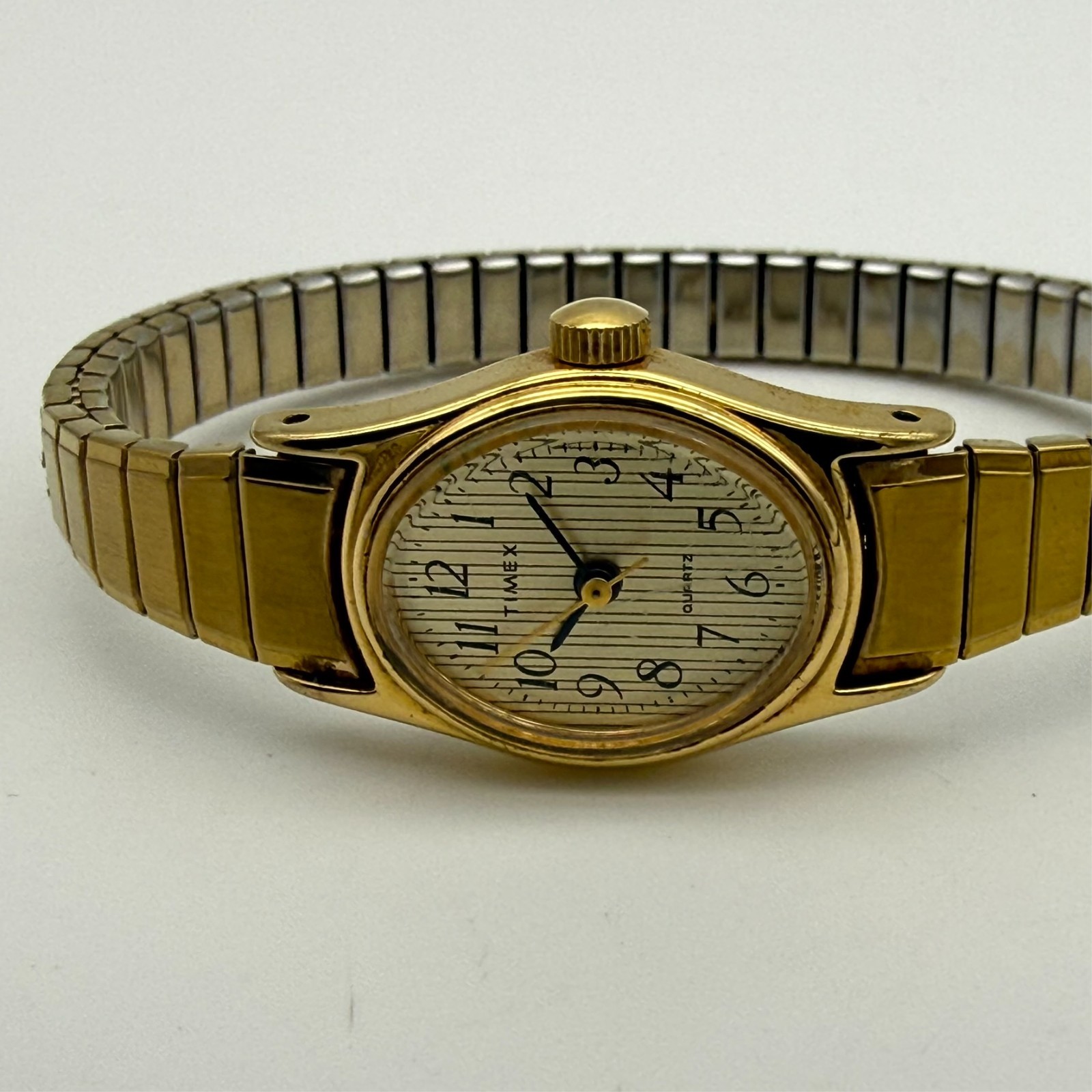 Women’s Vintage 1987 TIMEX Gold Tone Classic Petite Flex Bracelet Watch, Oval